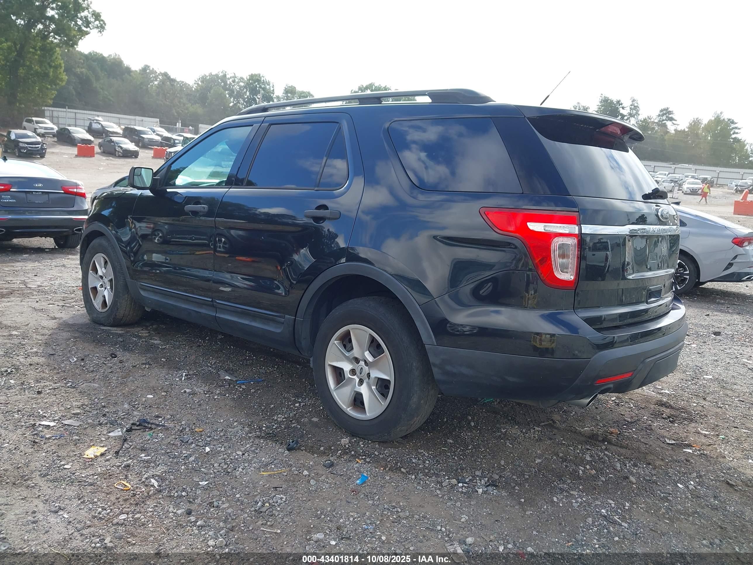 FORD EXPLORER image 3