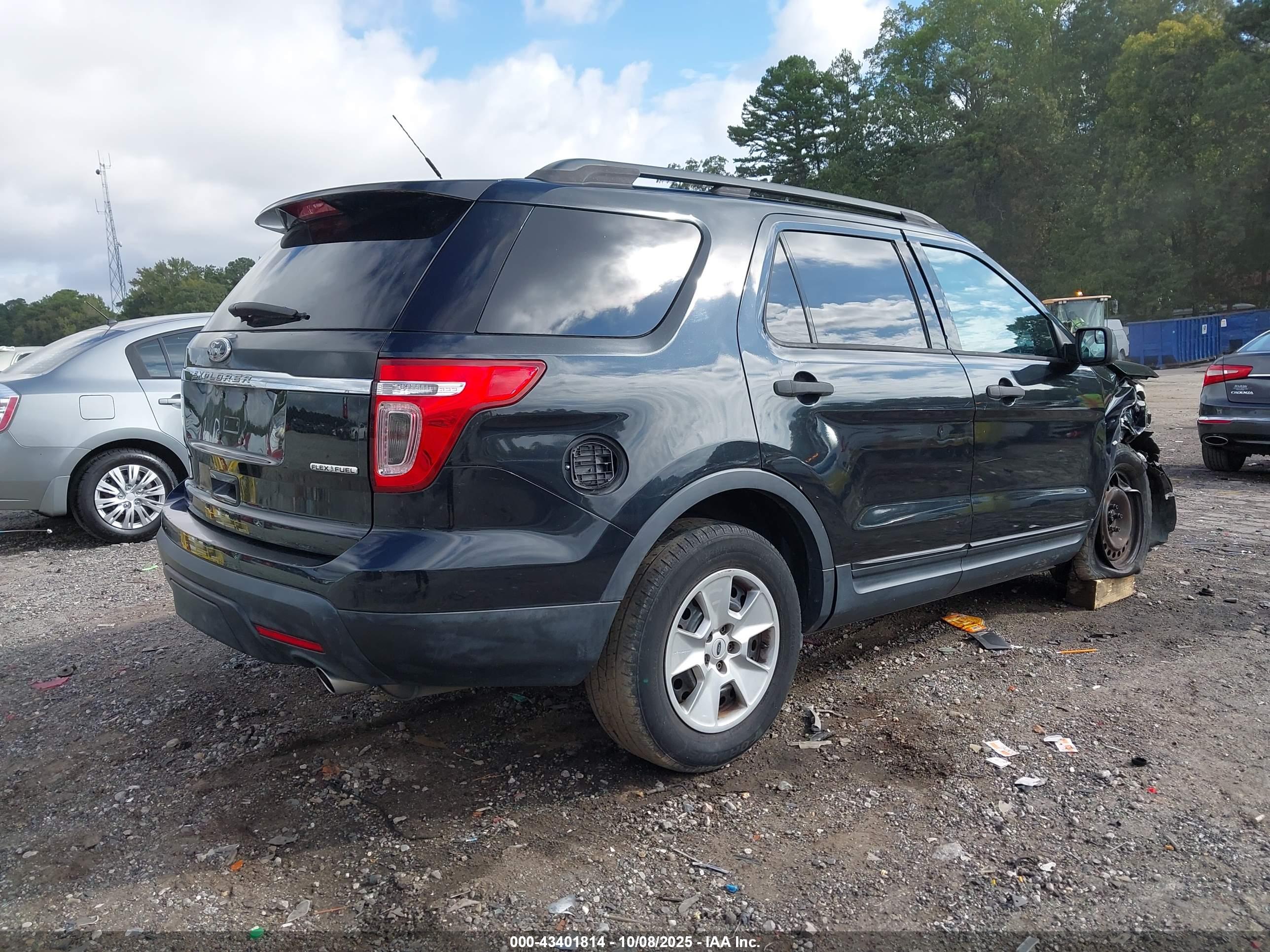 FORD EXPLORER image 4