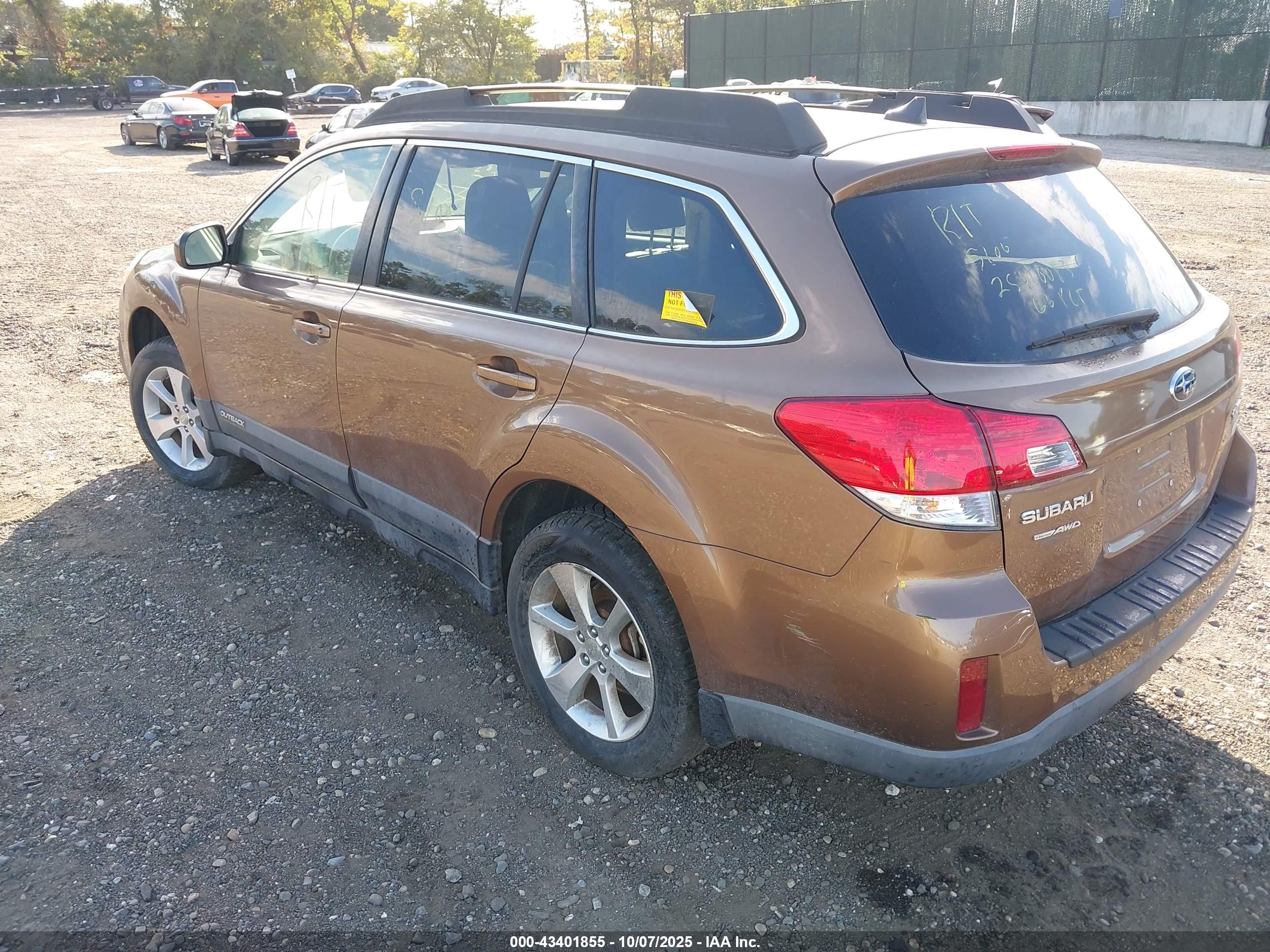 SUBARU OUTBACK image 3