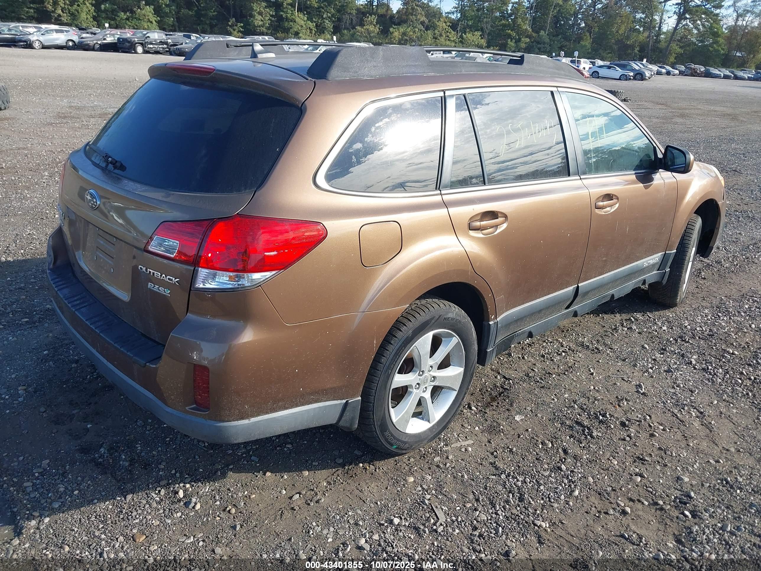 SUBARU OUTBACK image 4