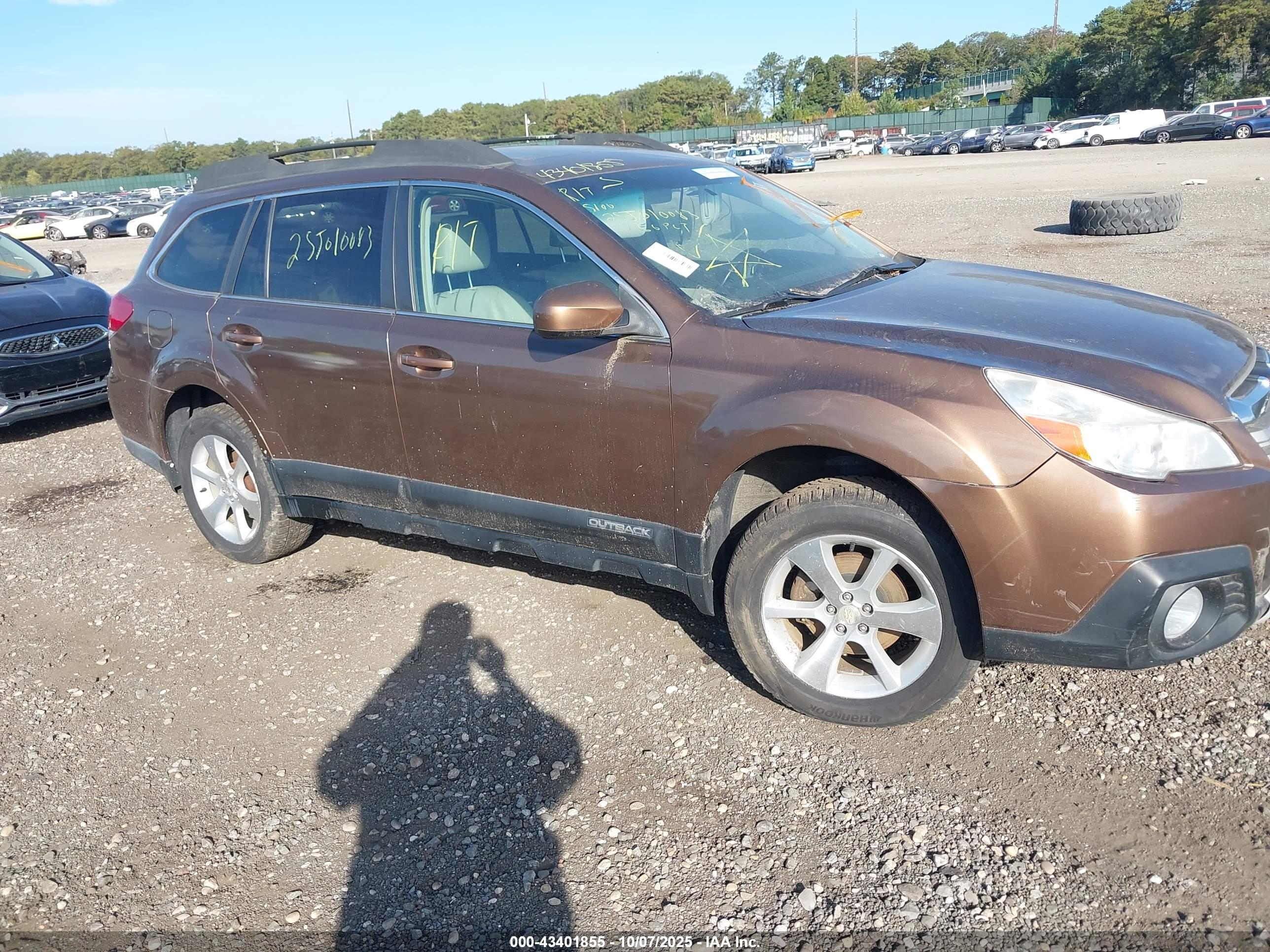 SUBARU OUTBACK image 6