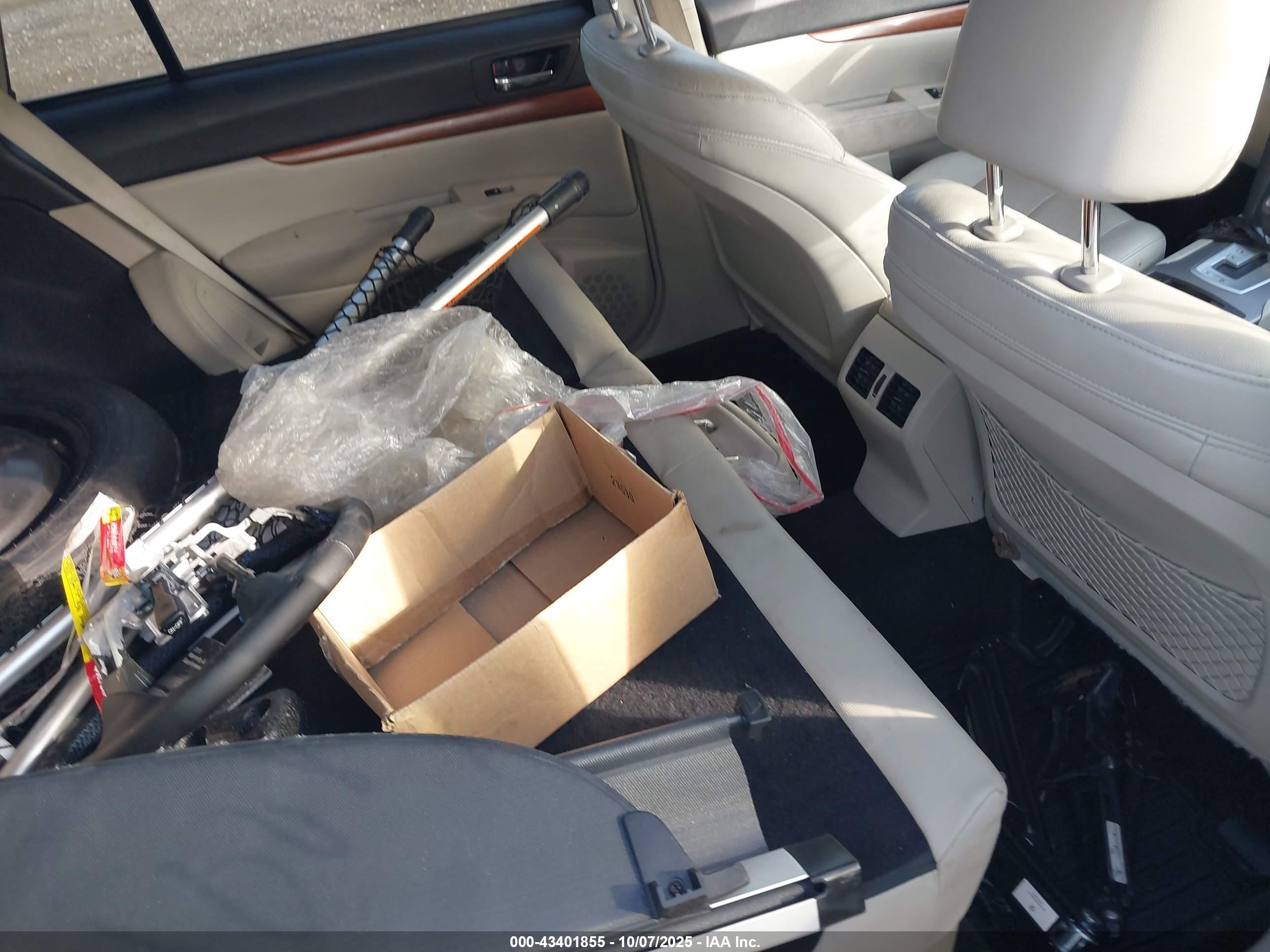 SUBARU OUTBACK image 8