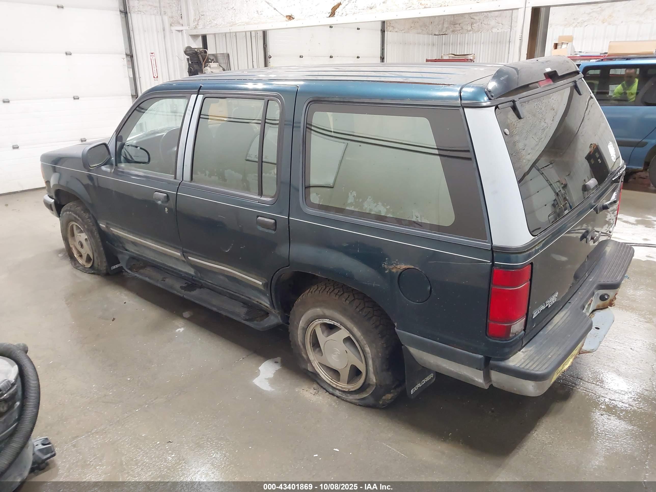 FORD EXPLORER image 3