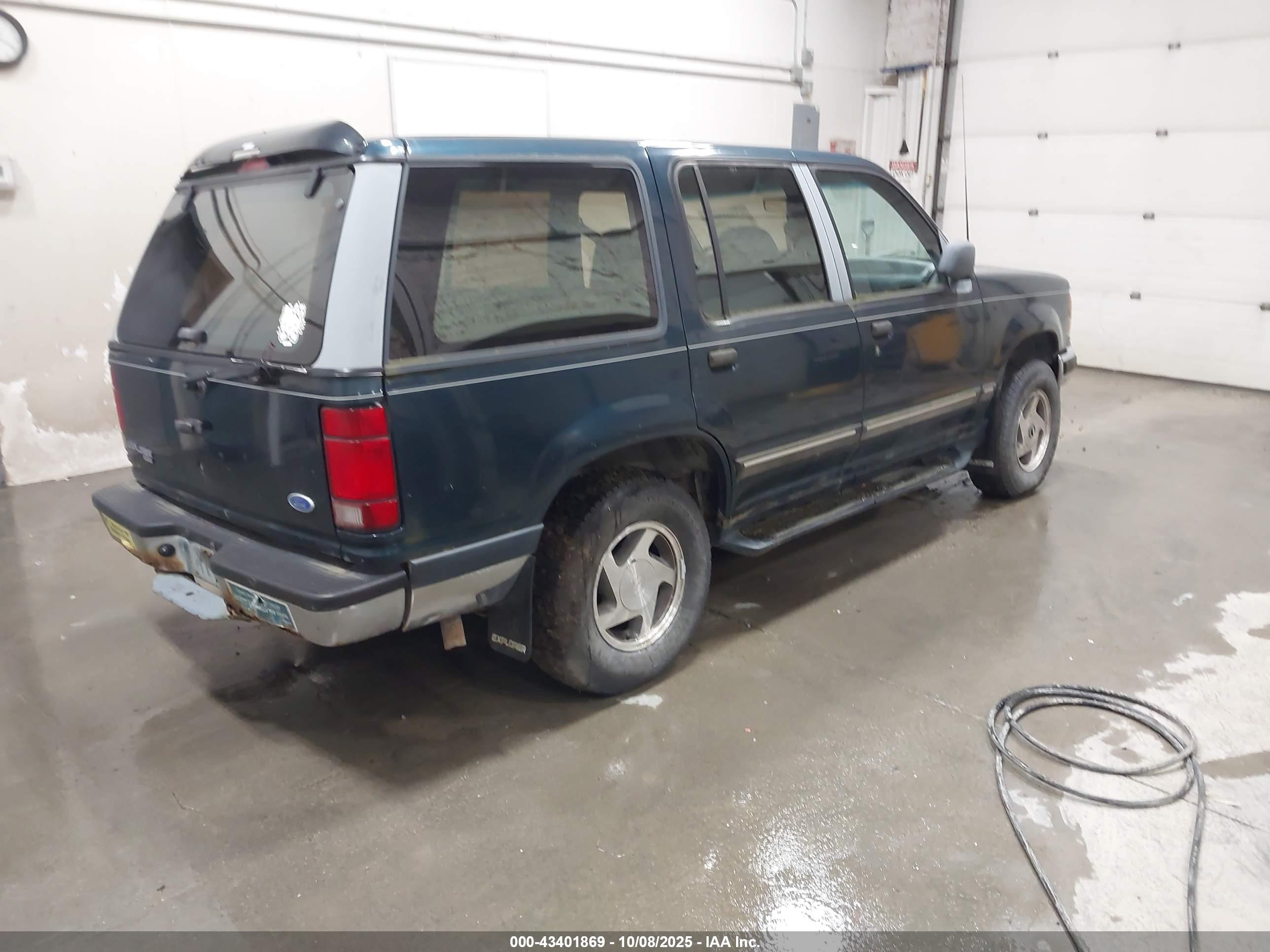 FORD EXPLORER image 4