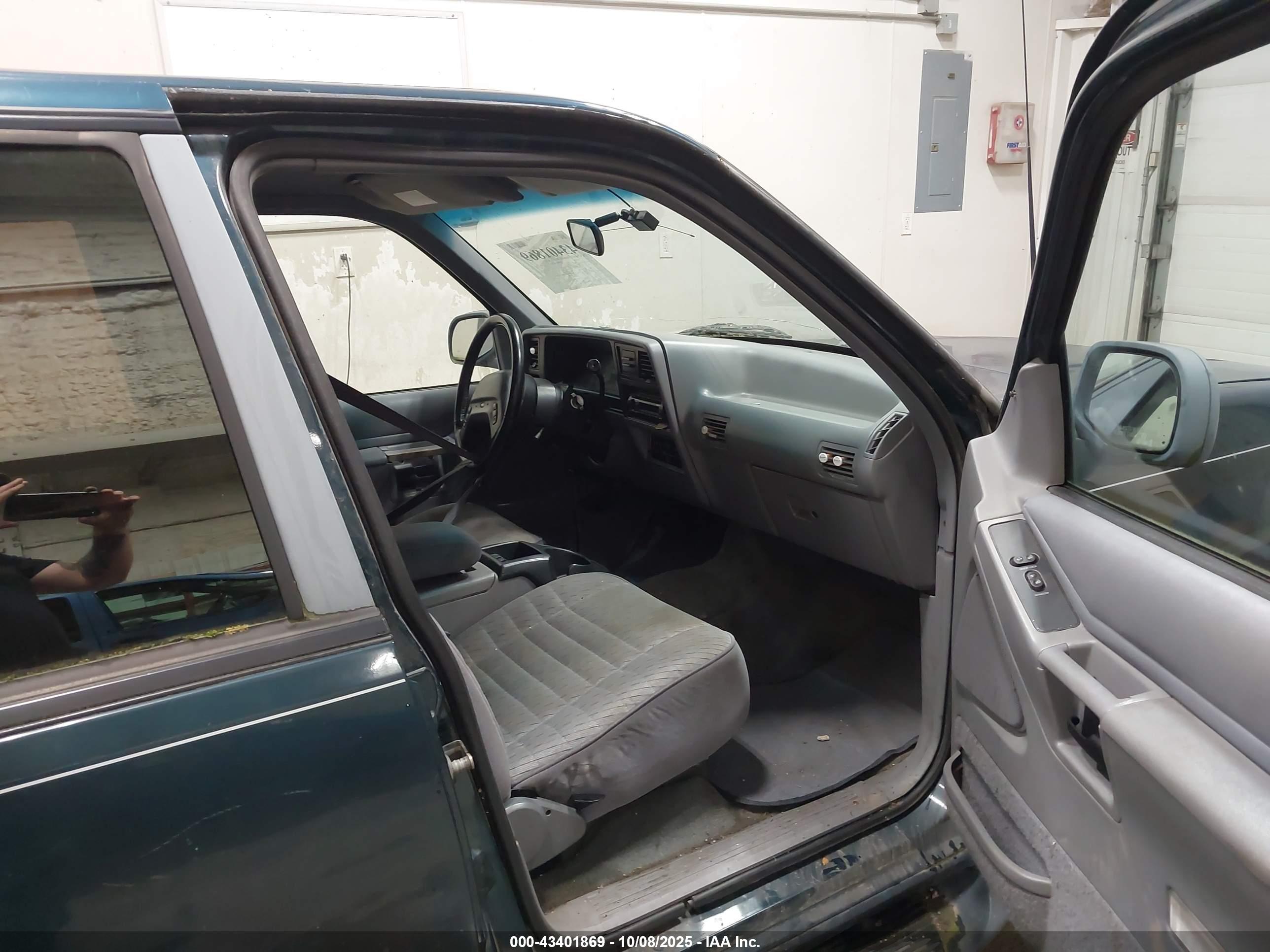 FORD EXPLORER image 5