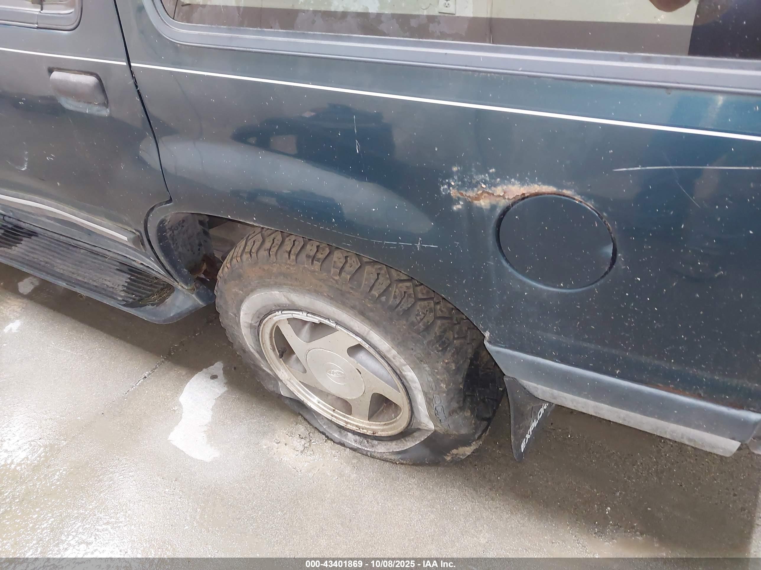 FORD EXPLORER image 6