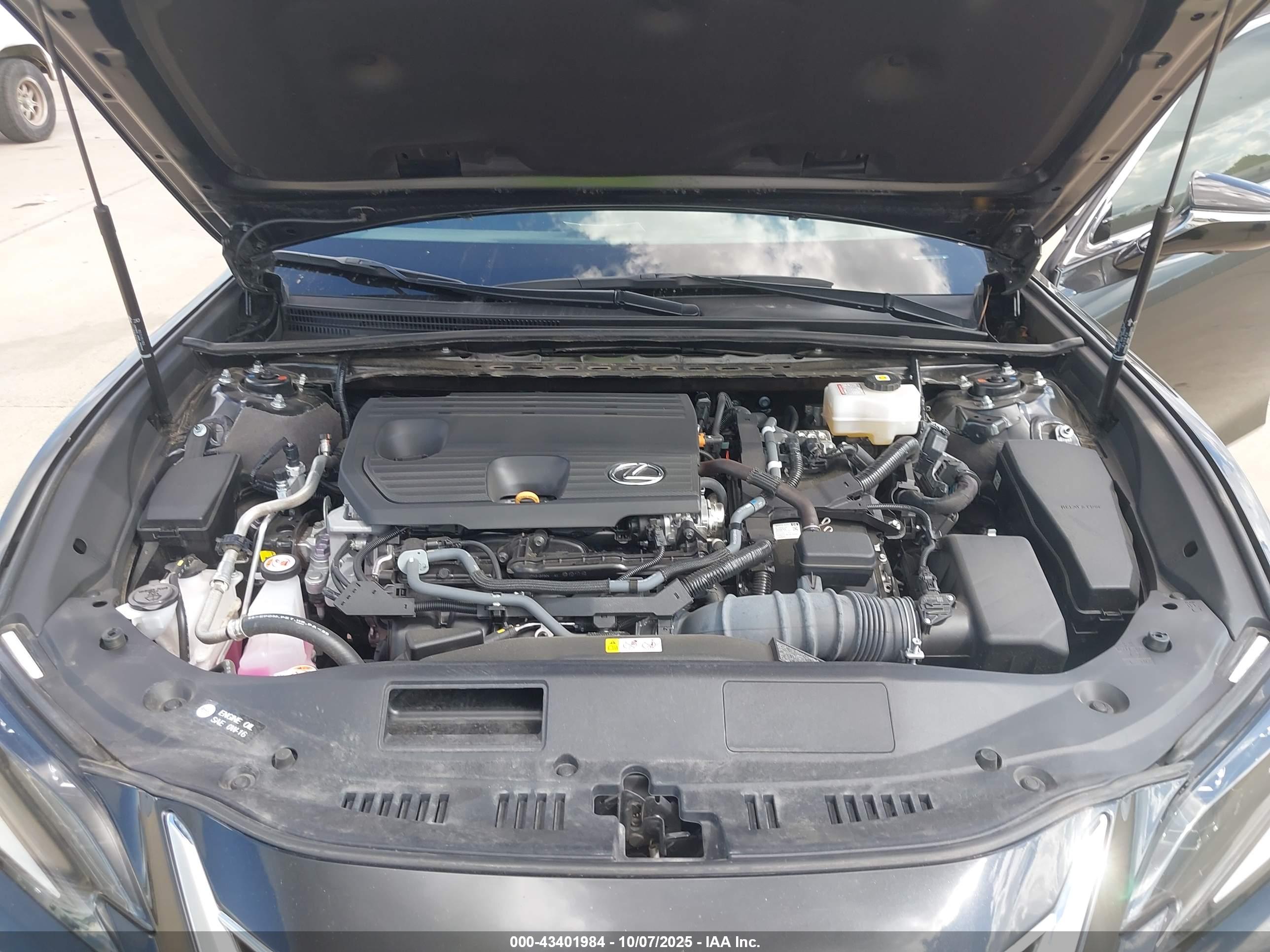 LEXUS ES image 10