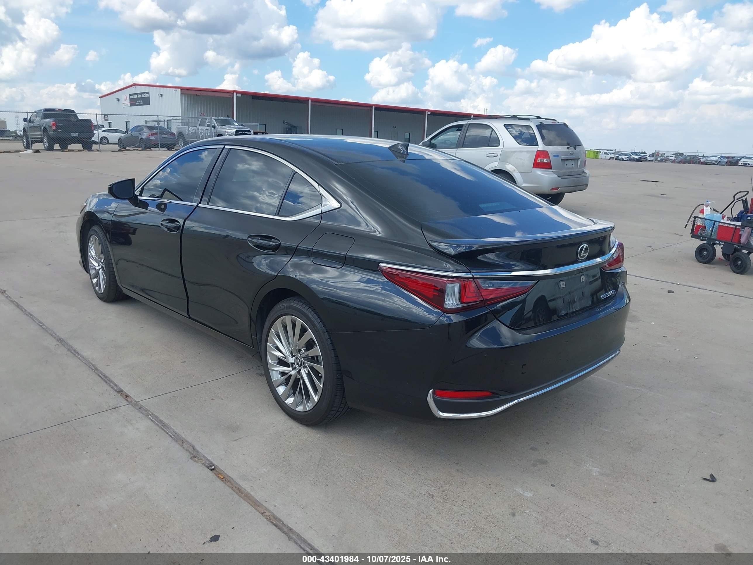 LEXUS ES image 3