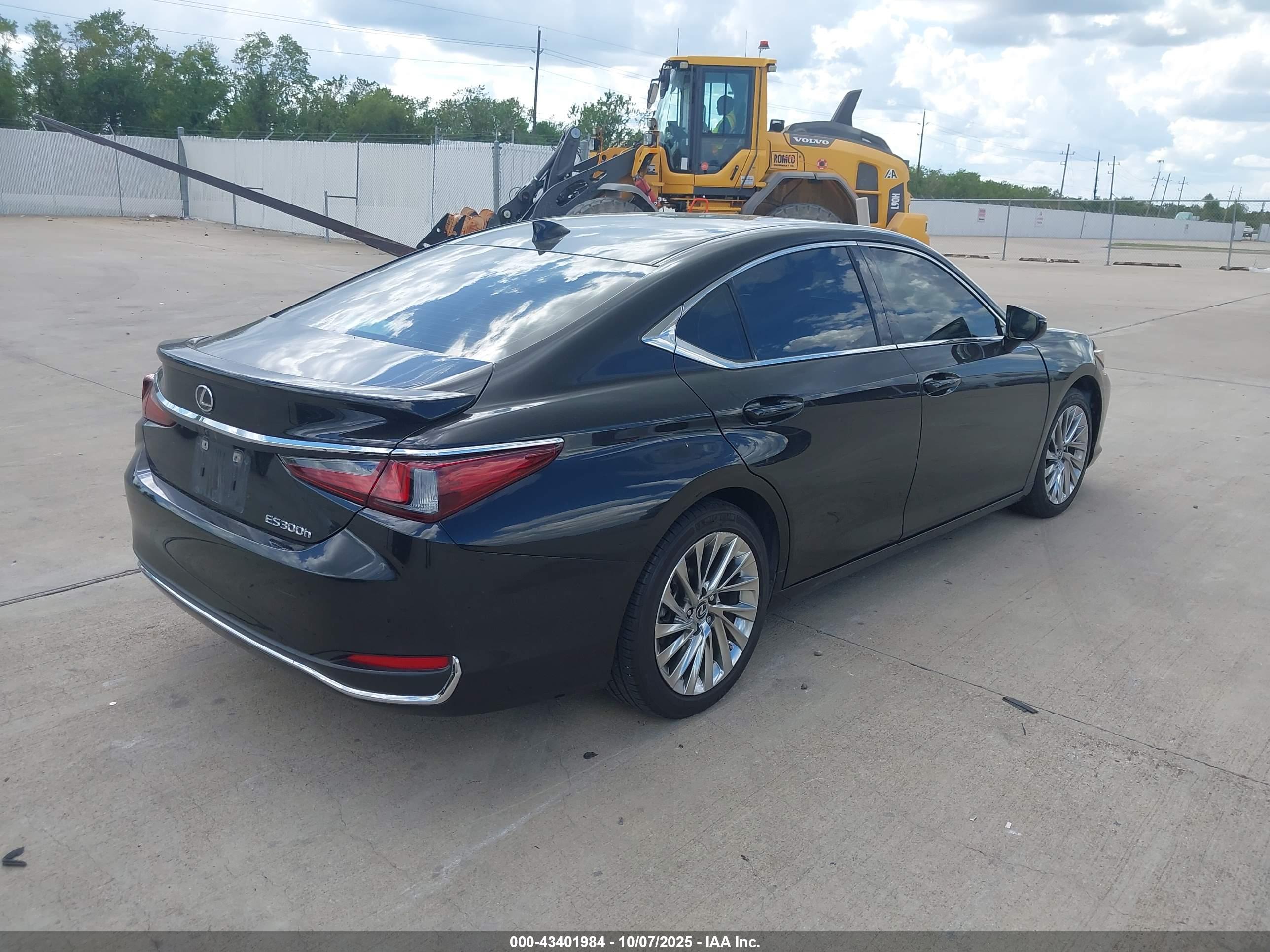 LEXUS ES image 4