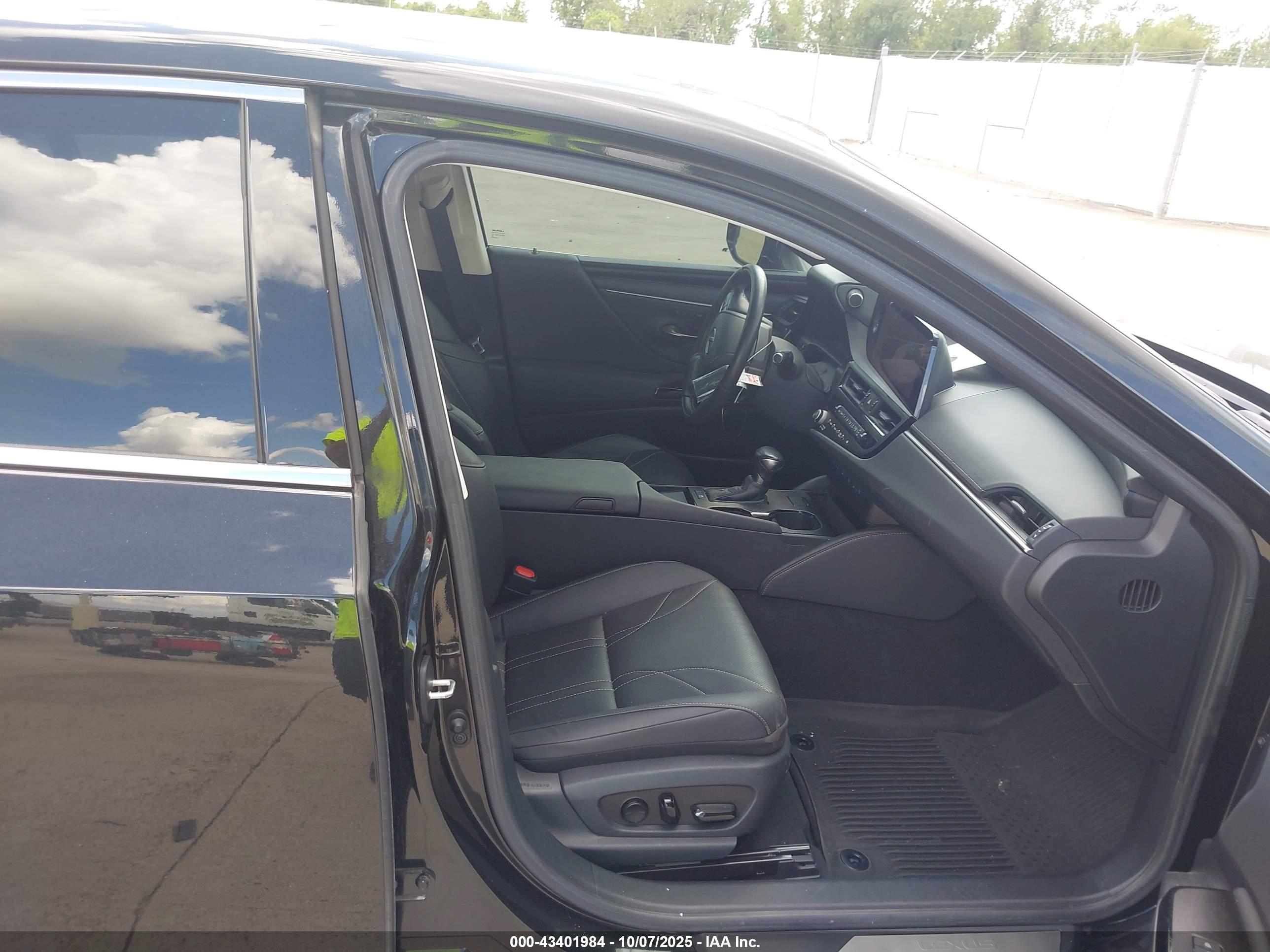 LEXUS ES image 5