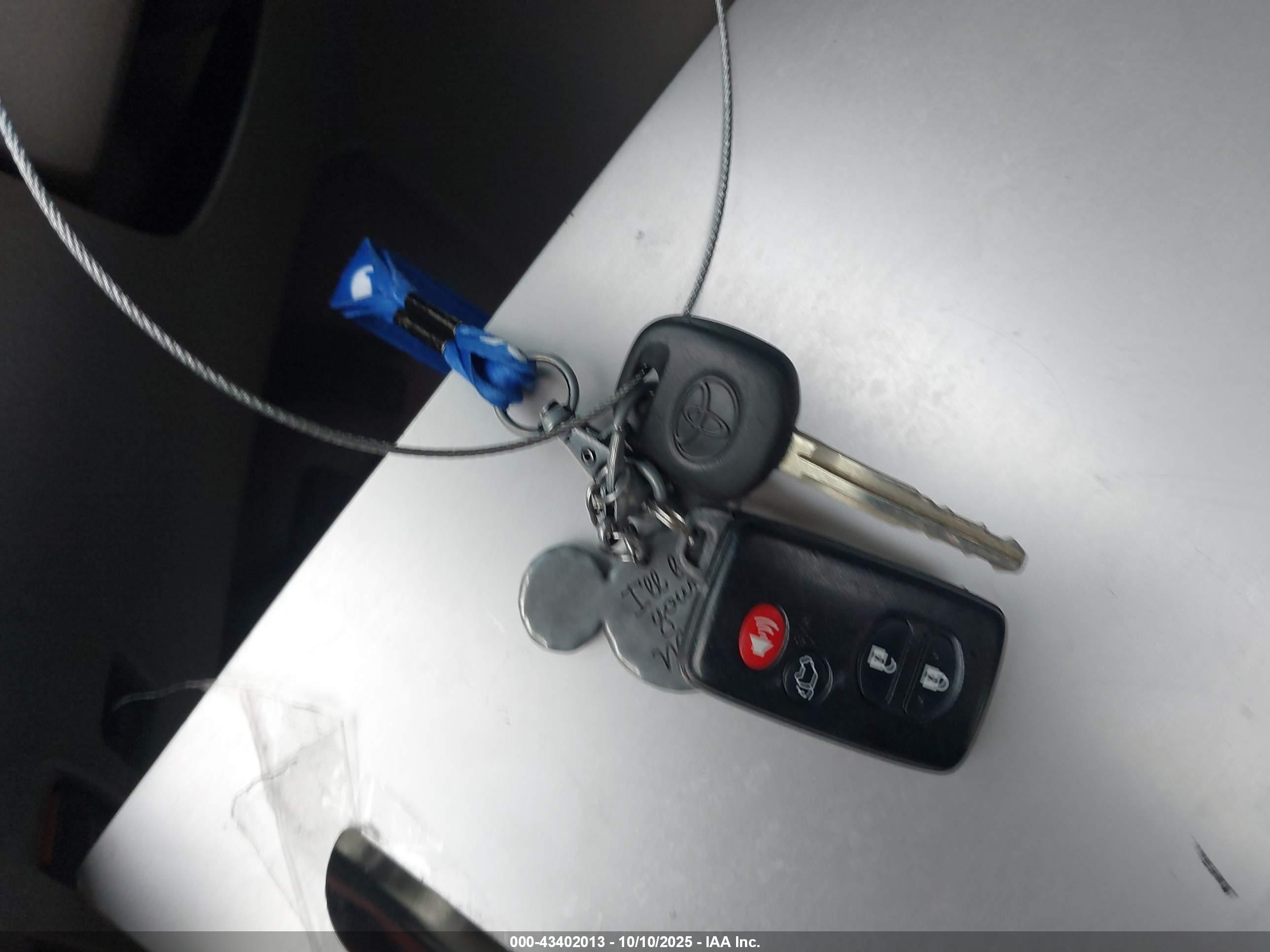 TOYOTA SIENNA image 11