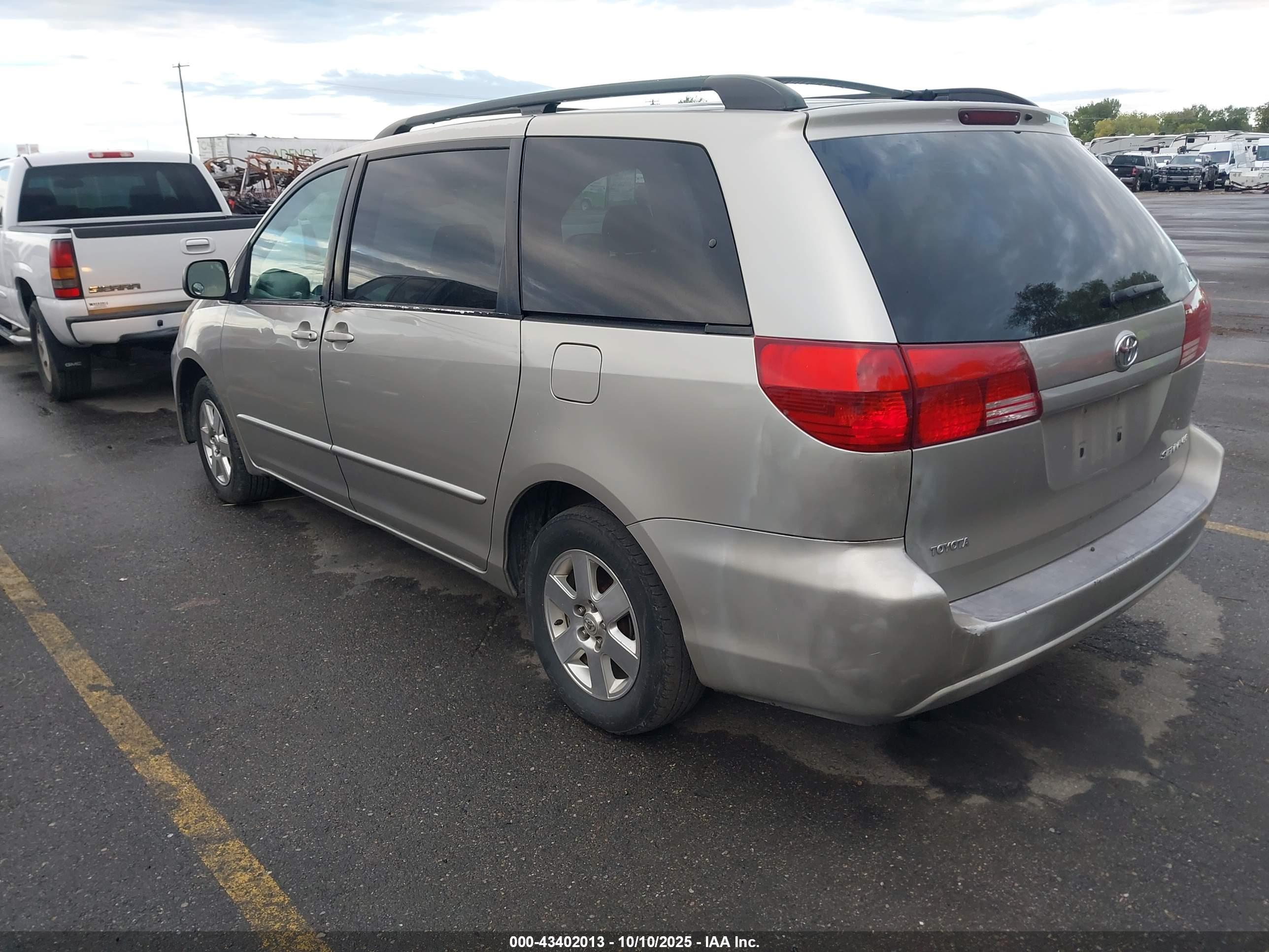 TOYOTA SIENNA image 3