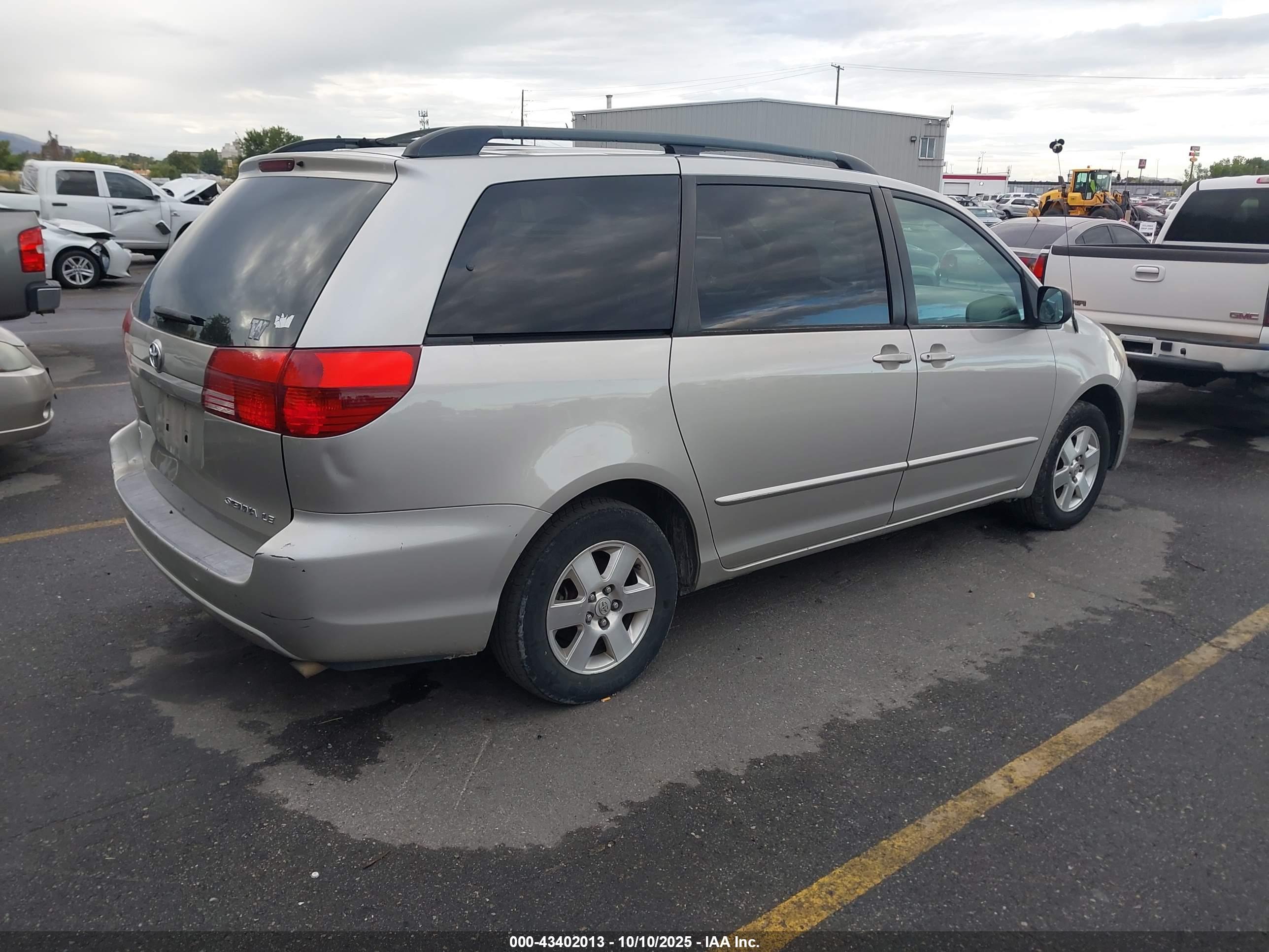 TOYOTA SIENNA image 4