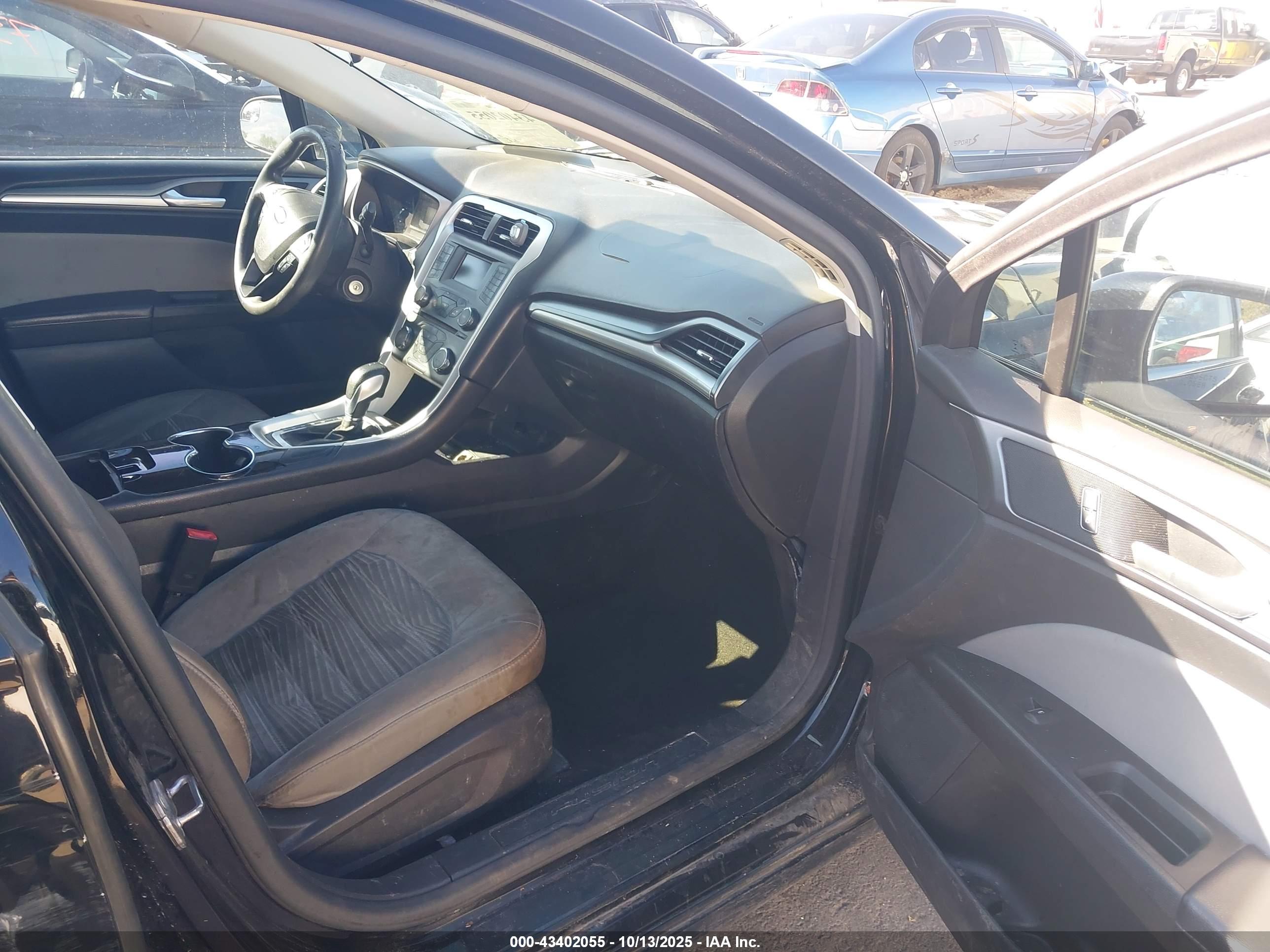 FORD FUSION image 5