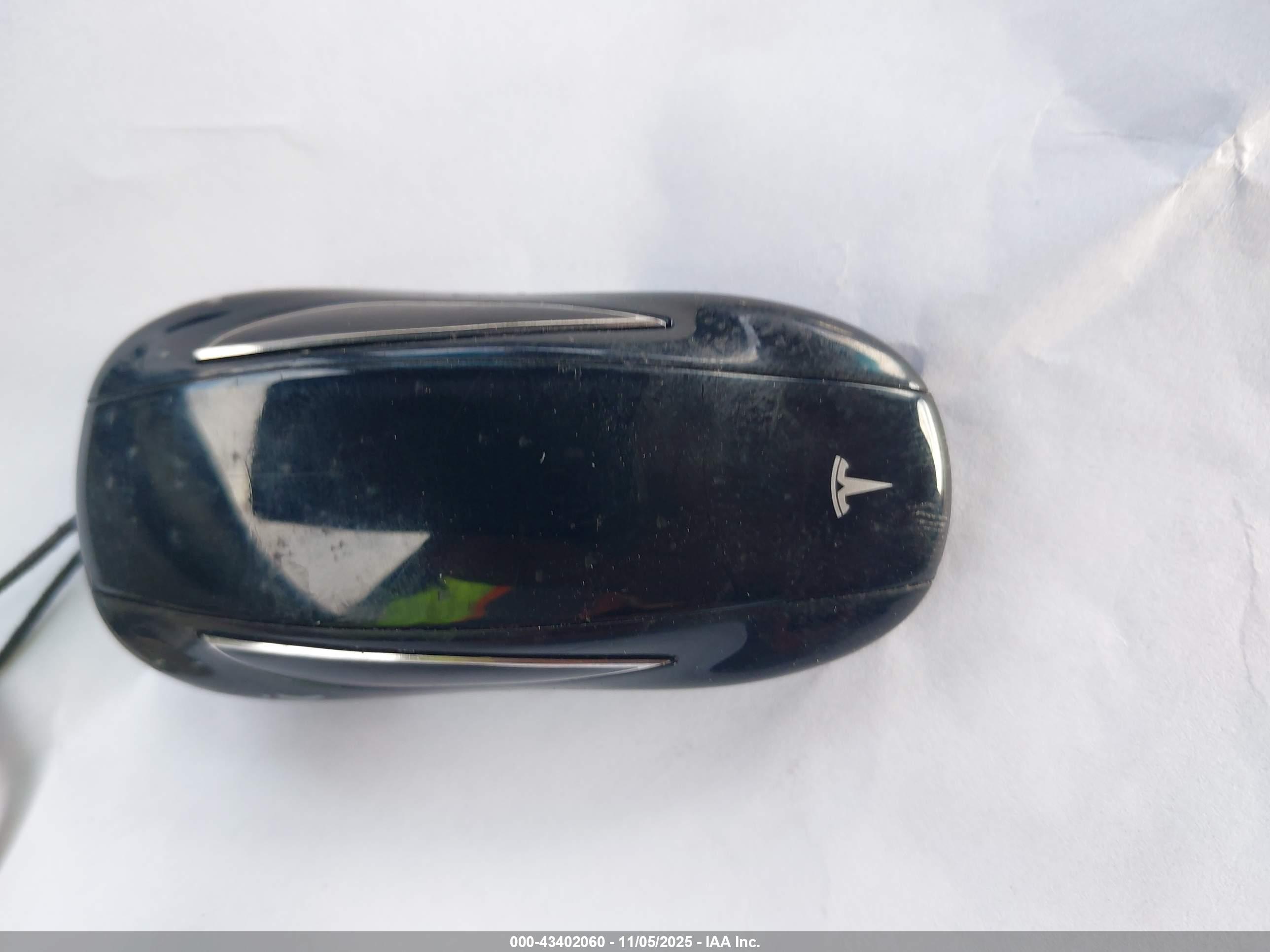 TESLA MODEL image 11