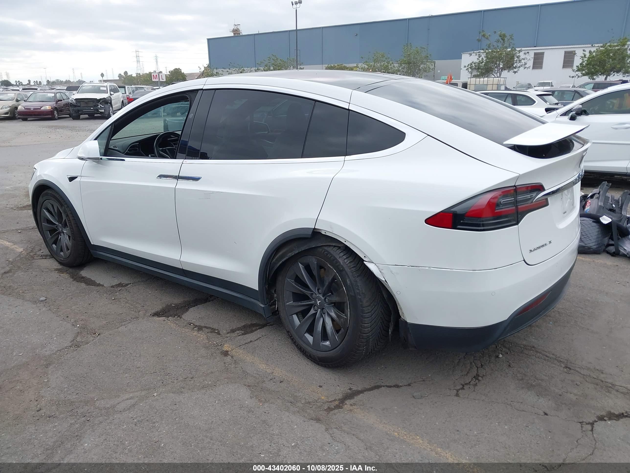 TESLA MODEL image 3