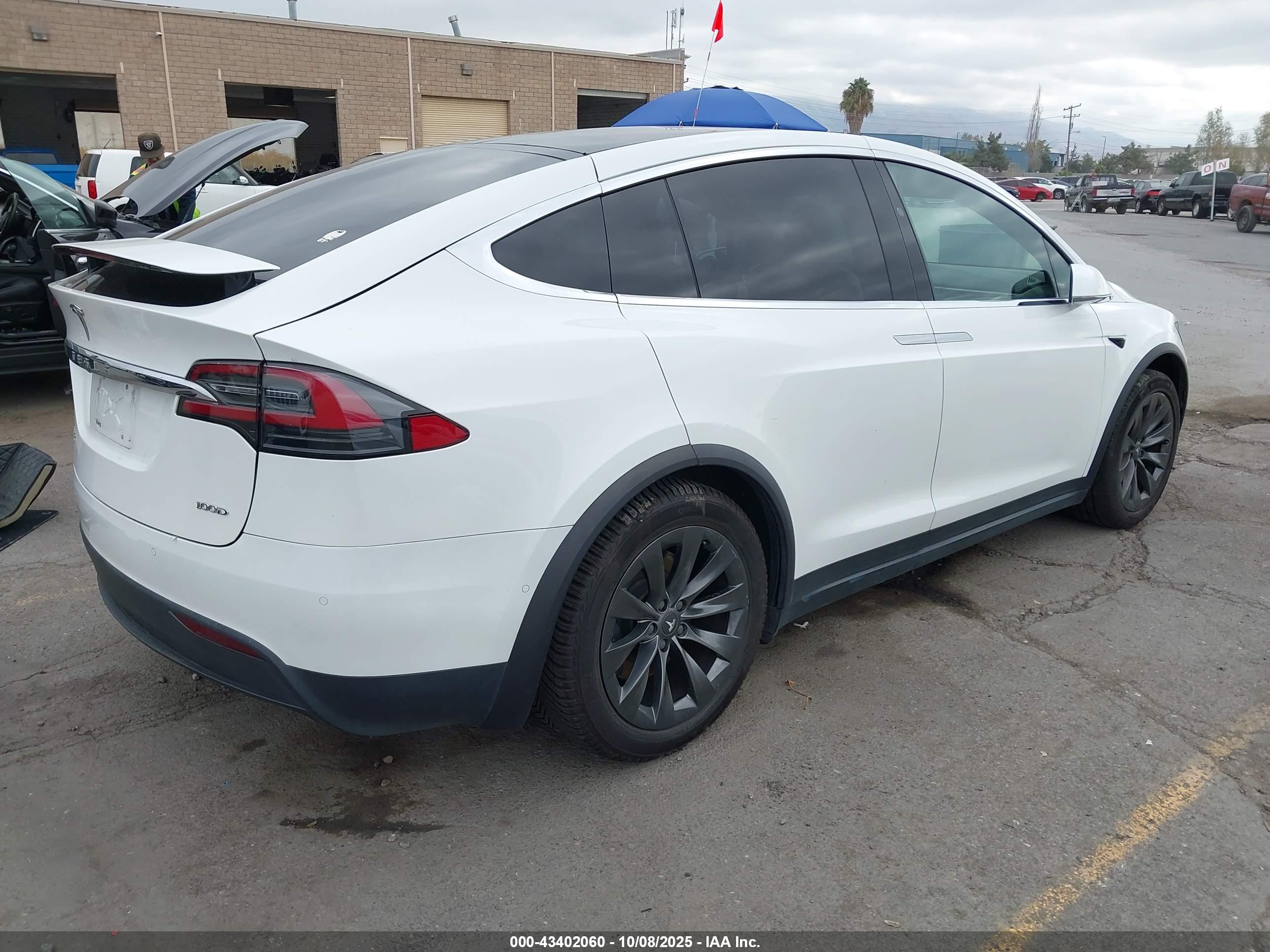 TESLA MODEL image 4