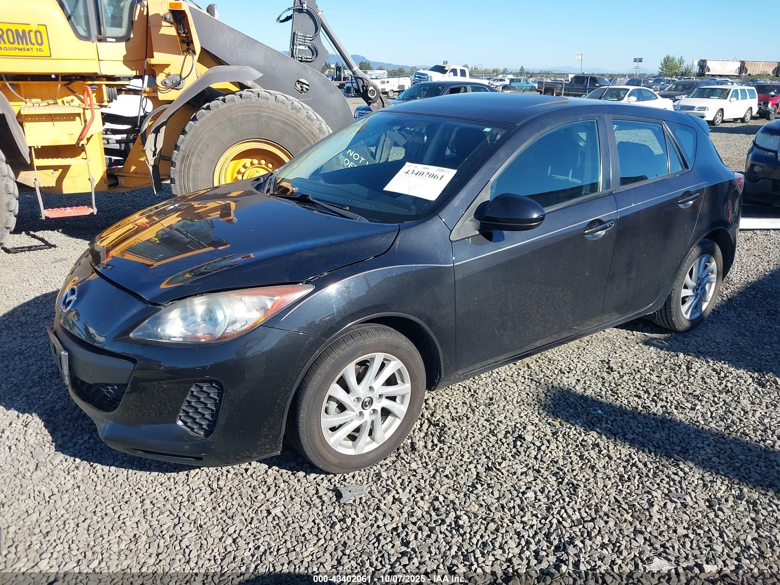 MAZDA MAZDA3 image 2