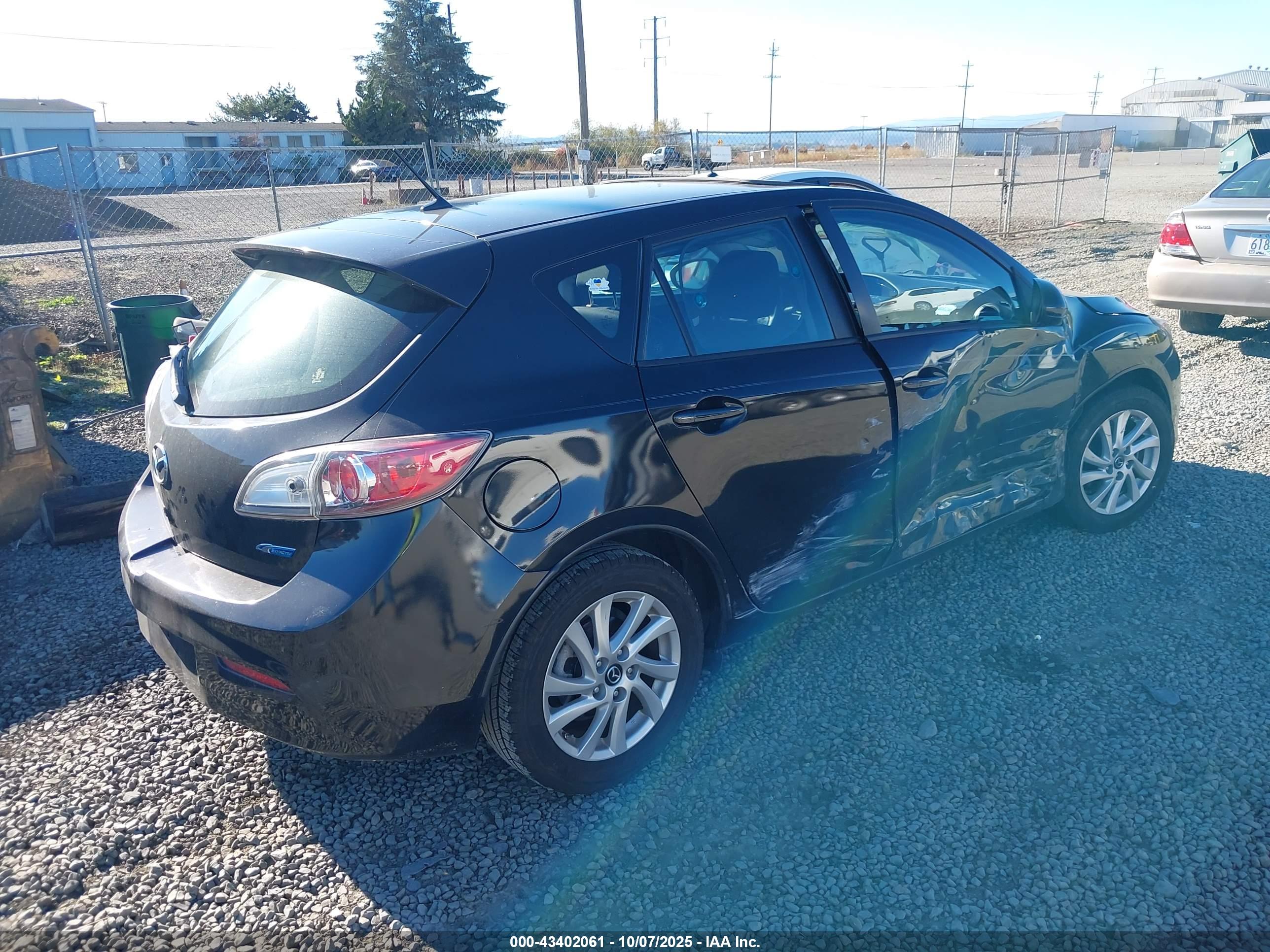 MAZDA MAZDA3 image 4