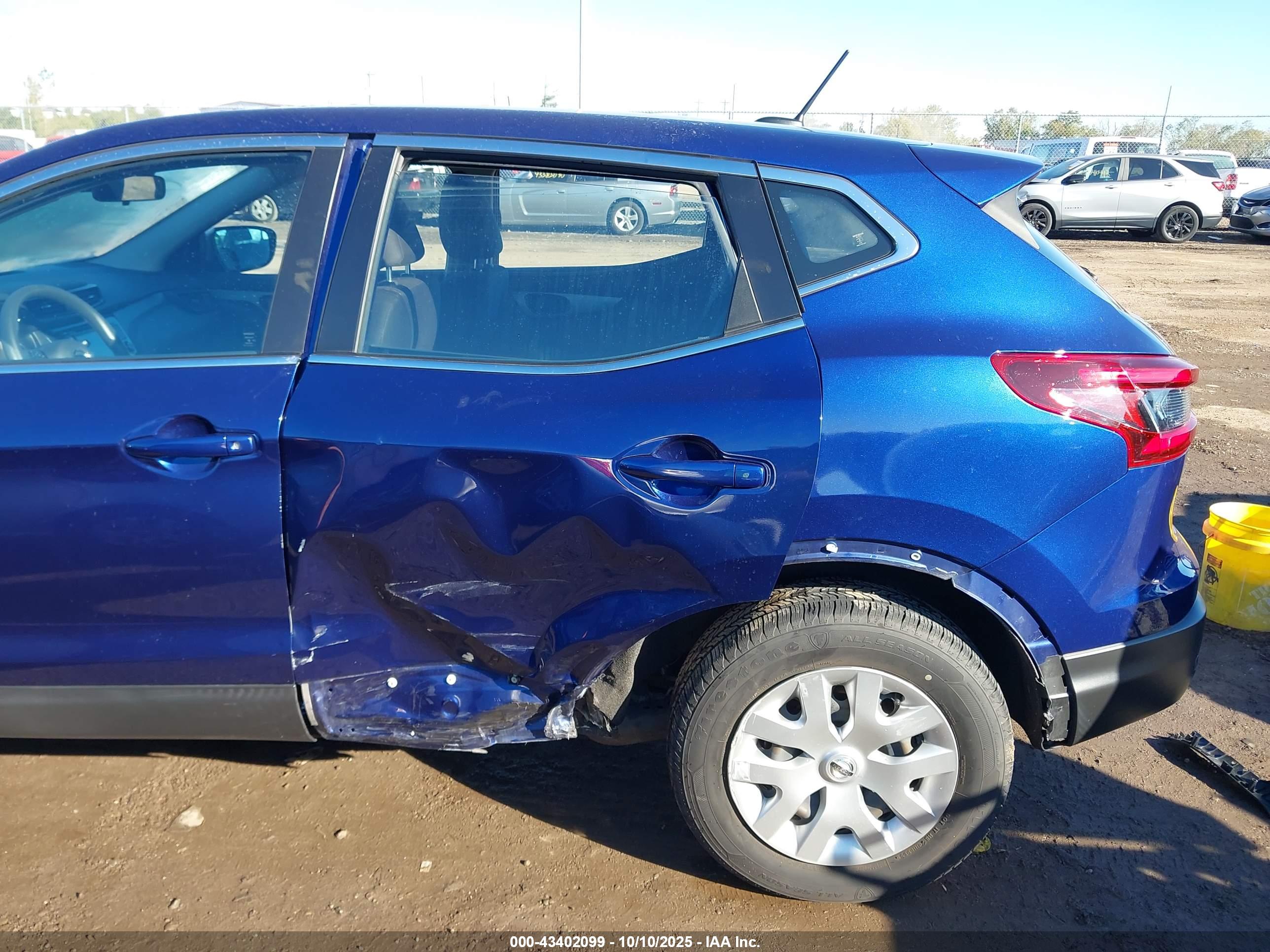 NISSAN ROGUE image 6