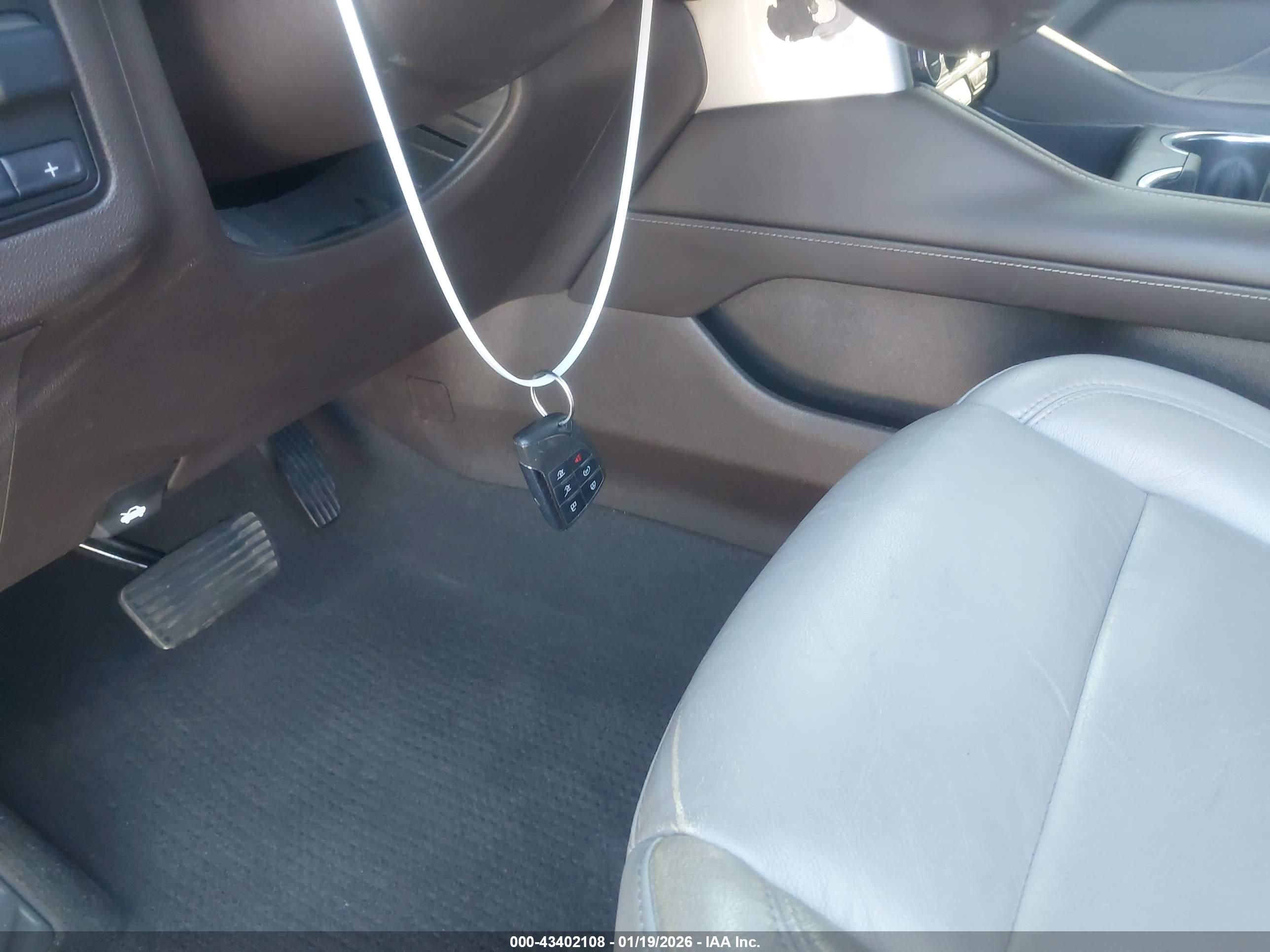 CHEVROLET SUBURBAN image 11