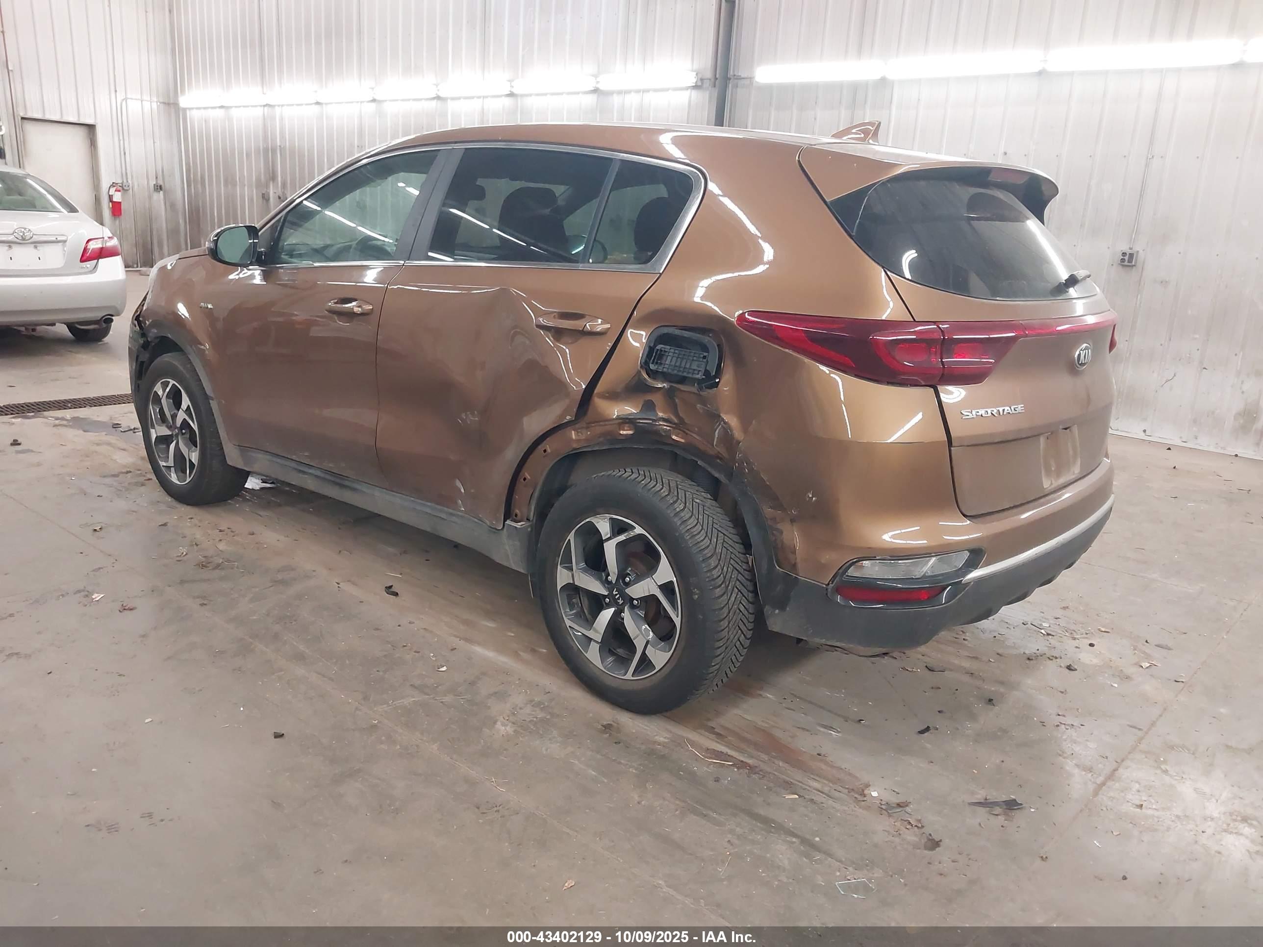 KIA SPORTAGE image 3