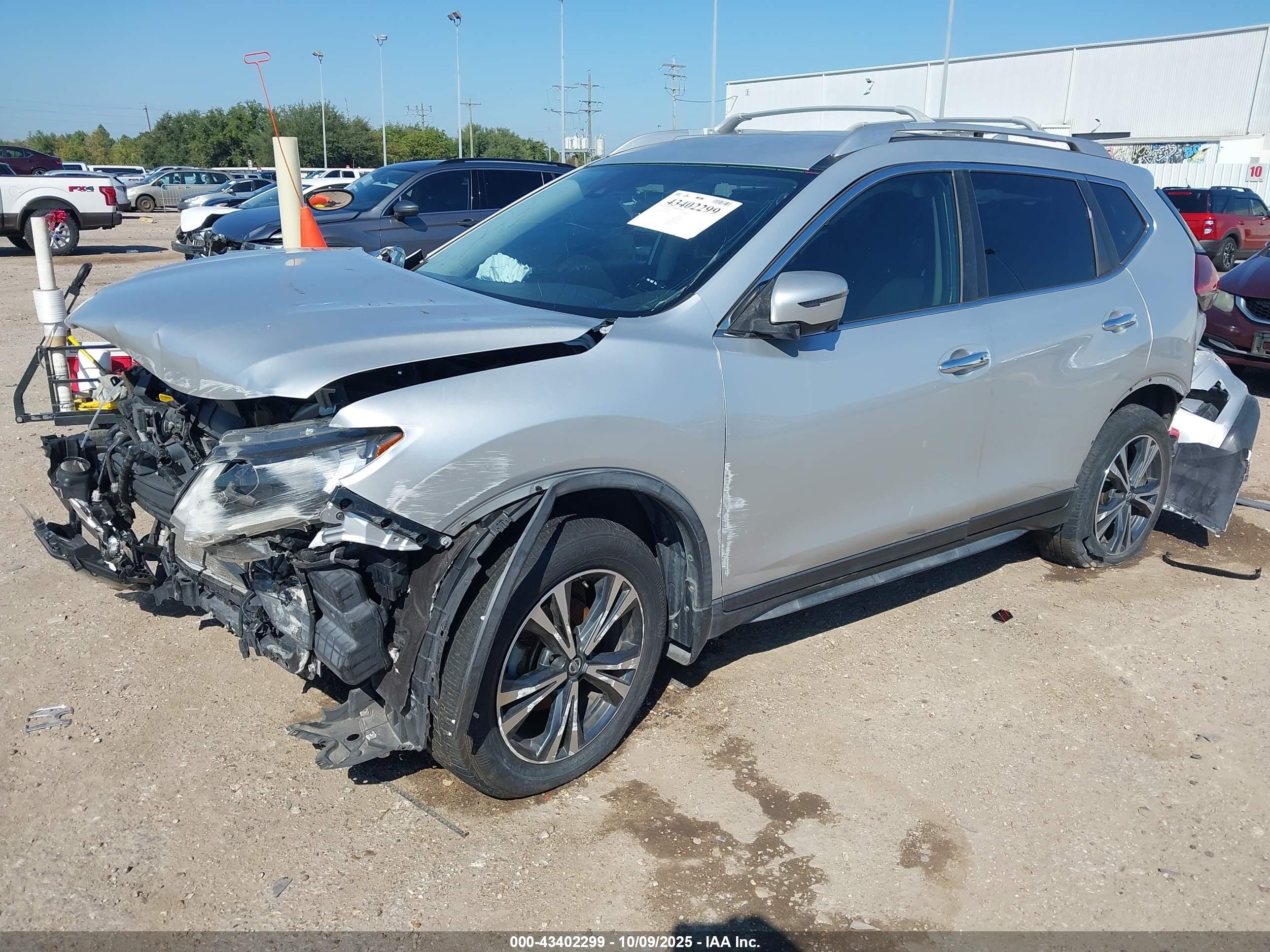 NISSAN ROGUE image 2