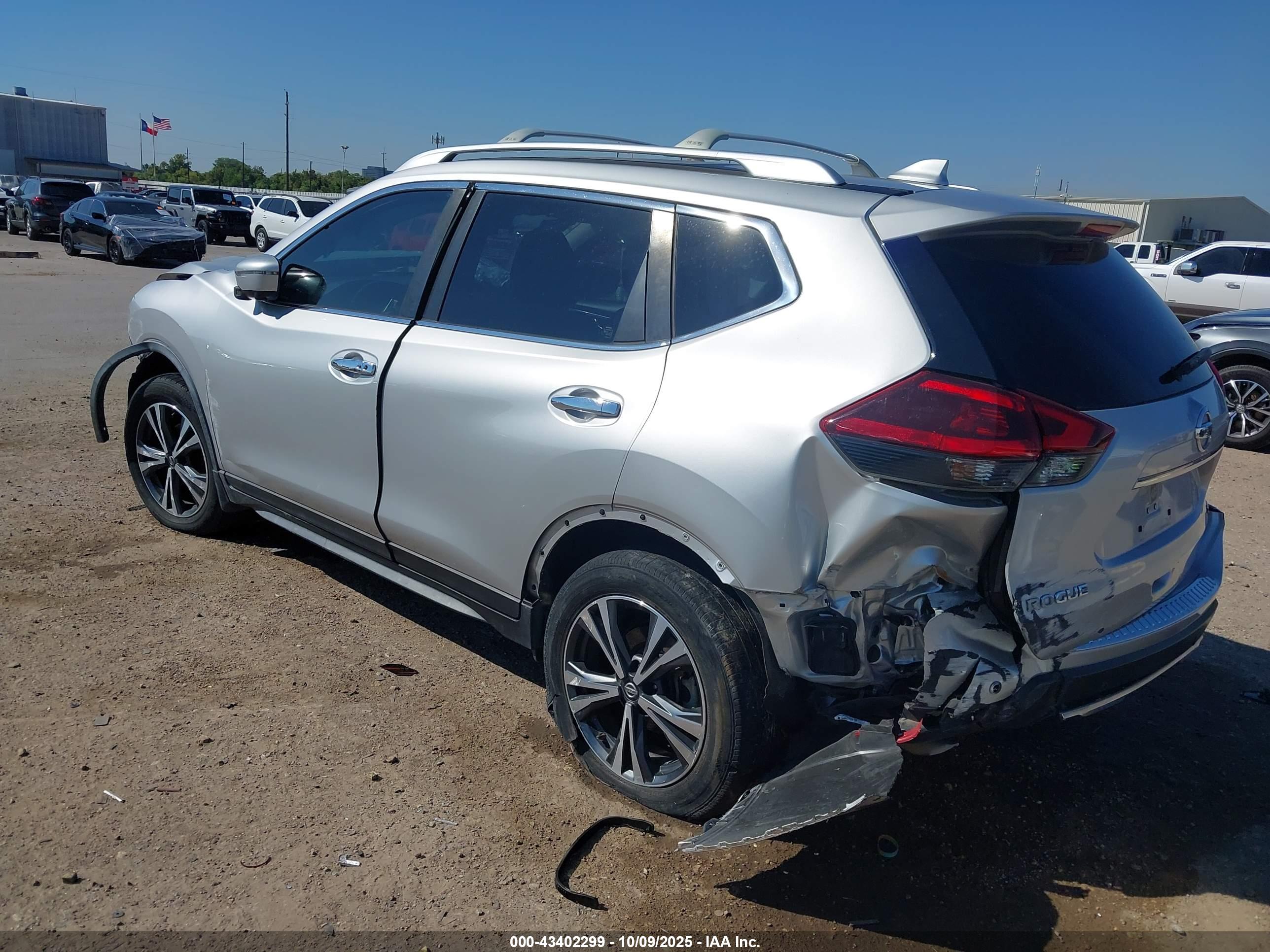 NISSAN ROGUE image 3