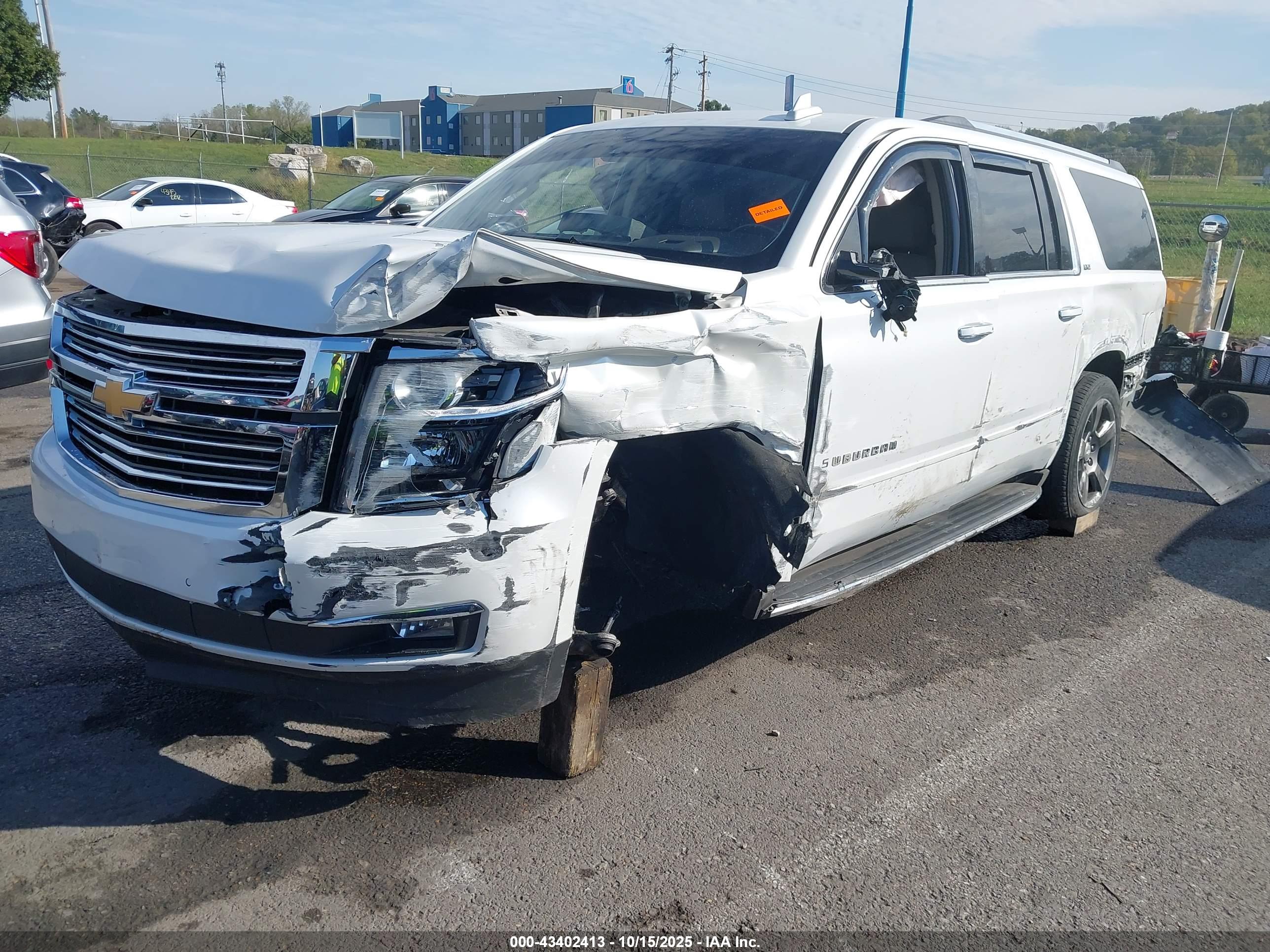 CHEVROLET SUBURBAN image 2
