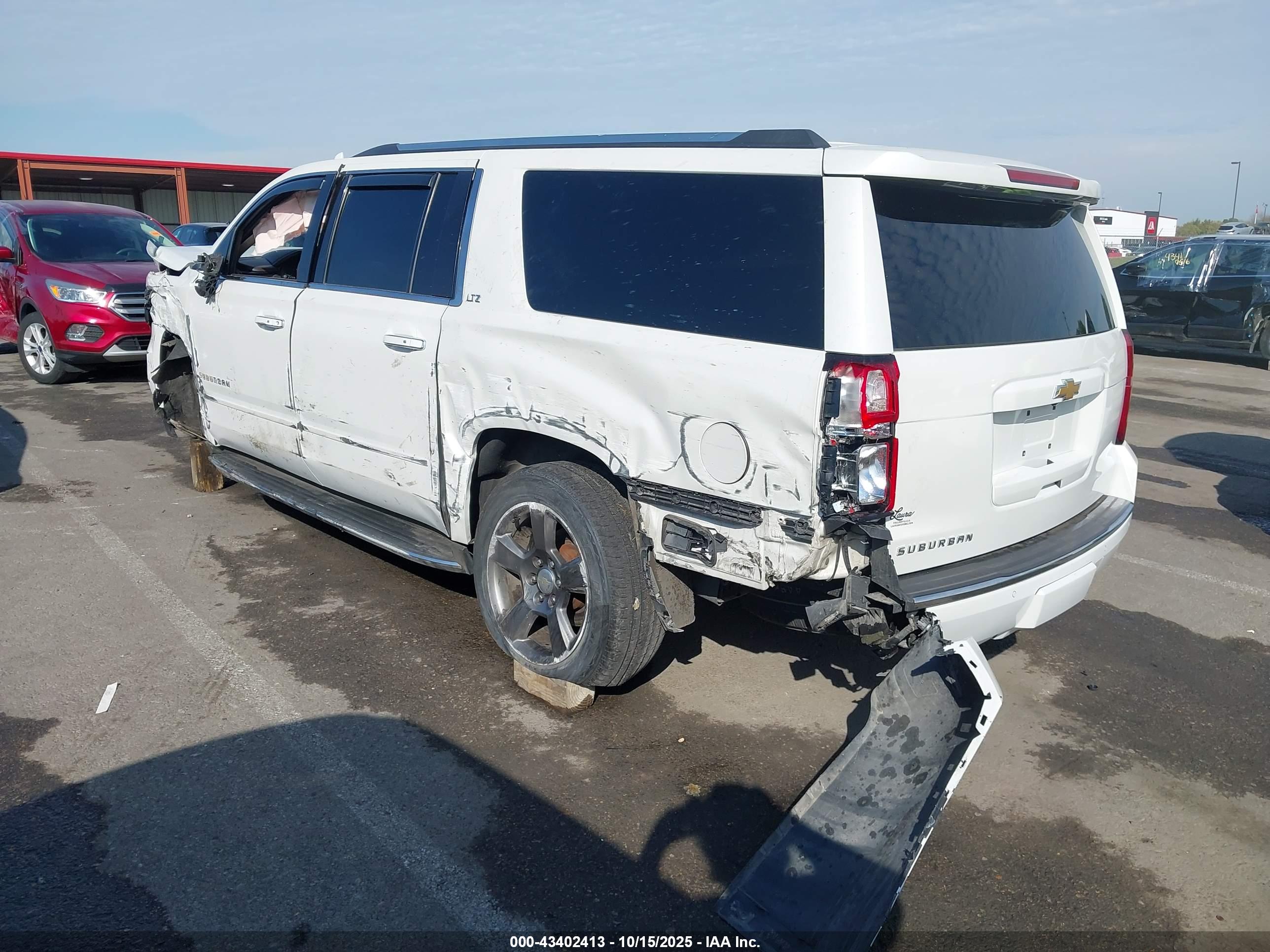 CHEVROLET SUBURBAN image 3