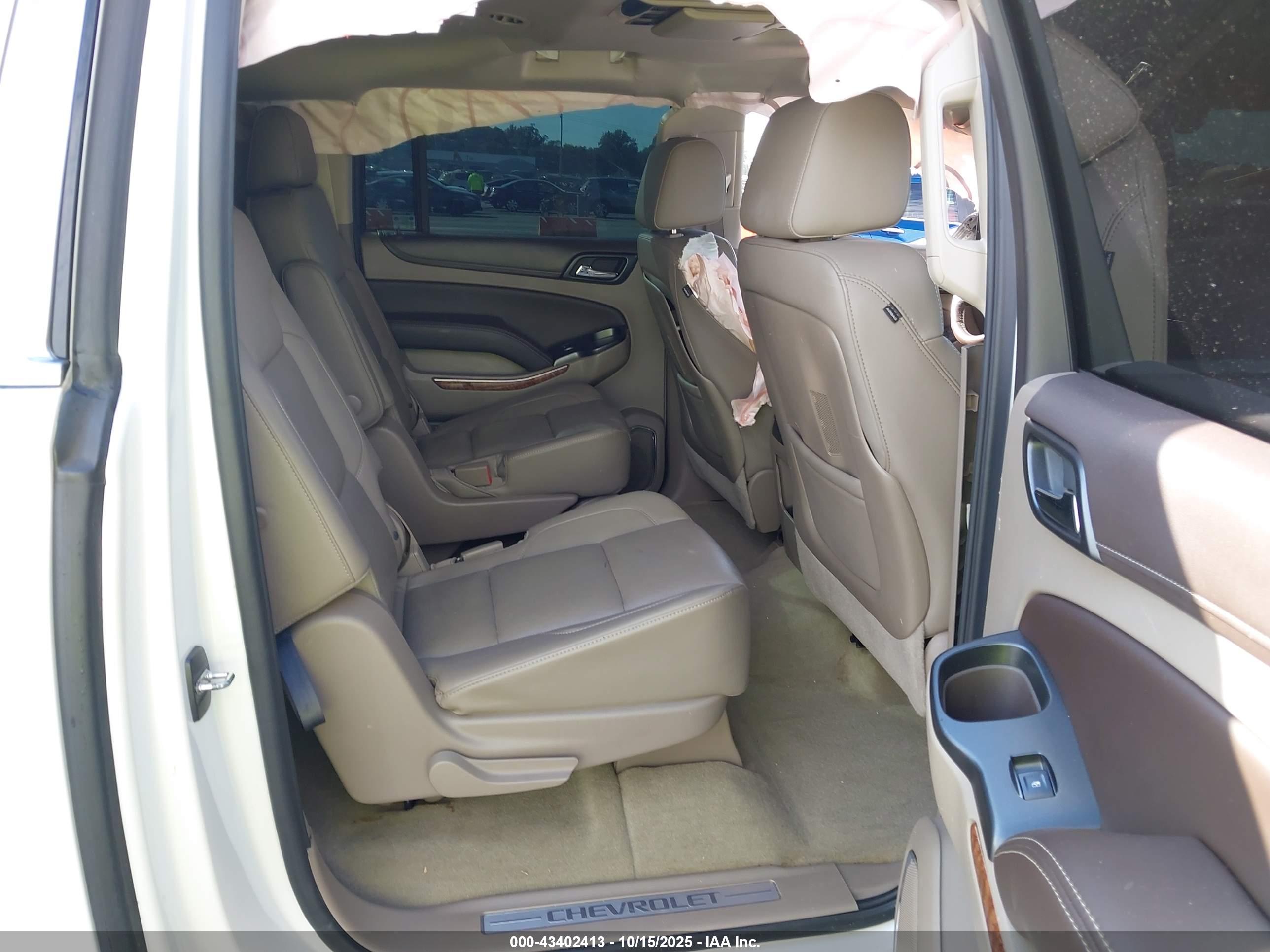 CHEVROLET SUBURBAN image 8