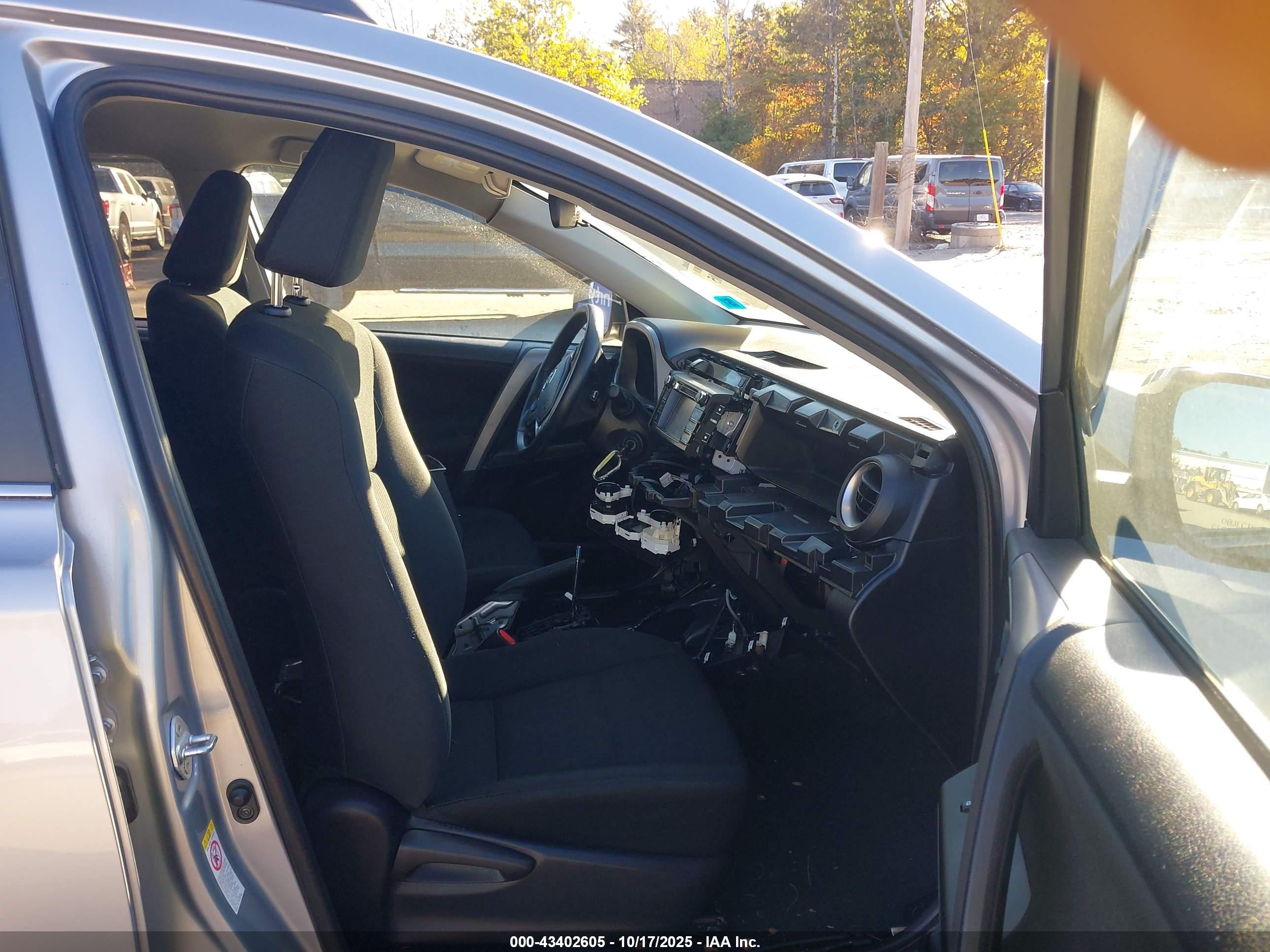 TOYOTA RAV4 image 5