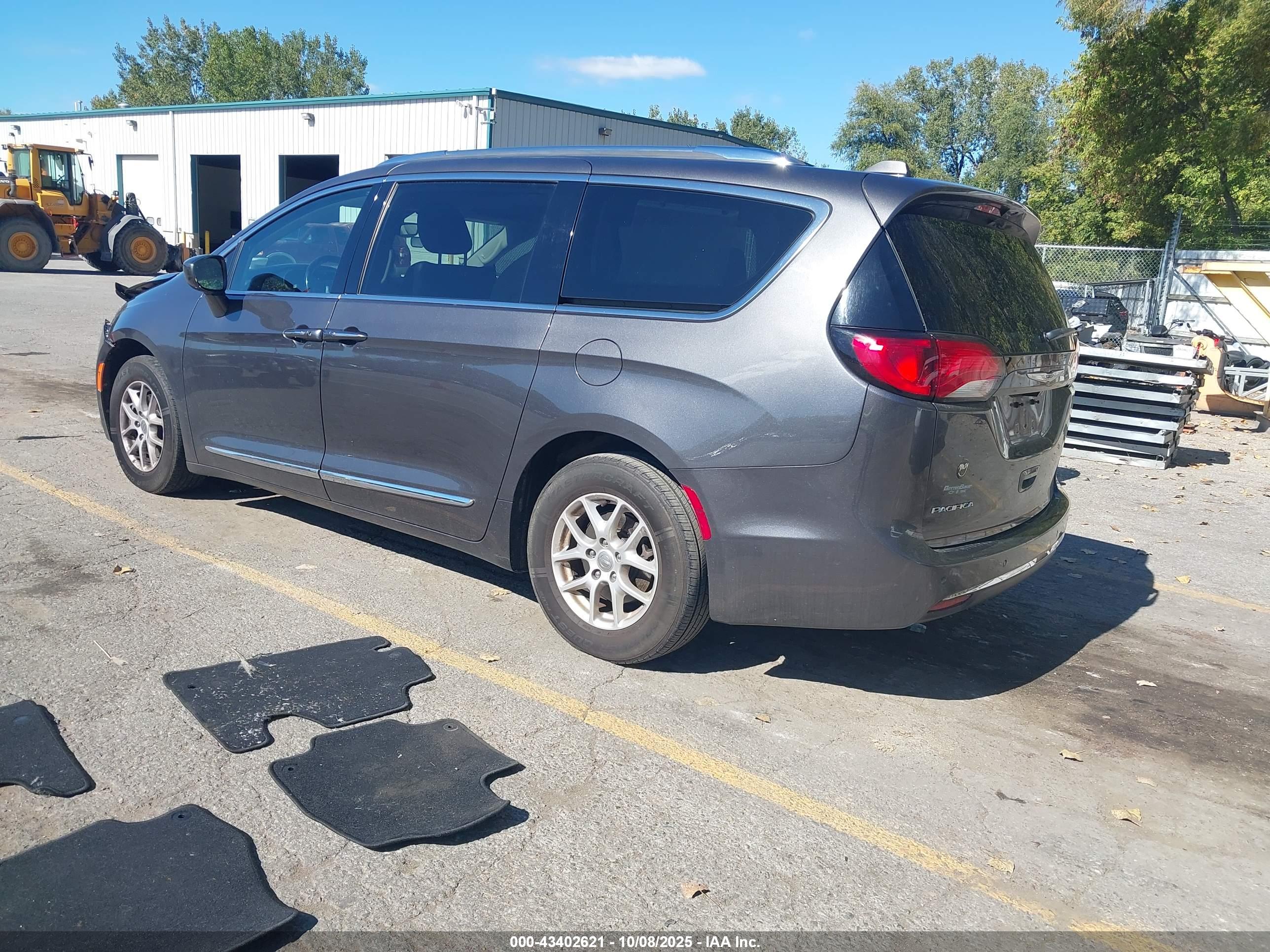 CHRYSLER PACIFICA image 3