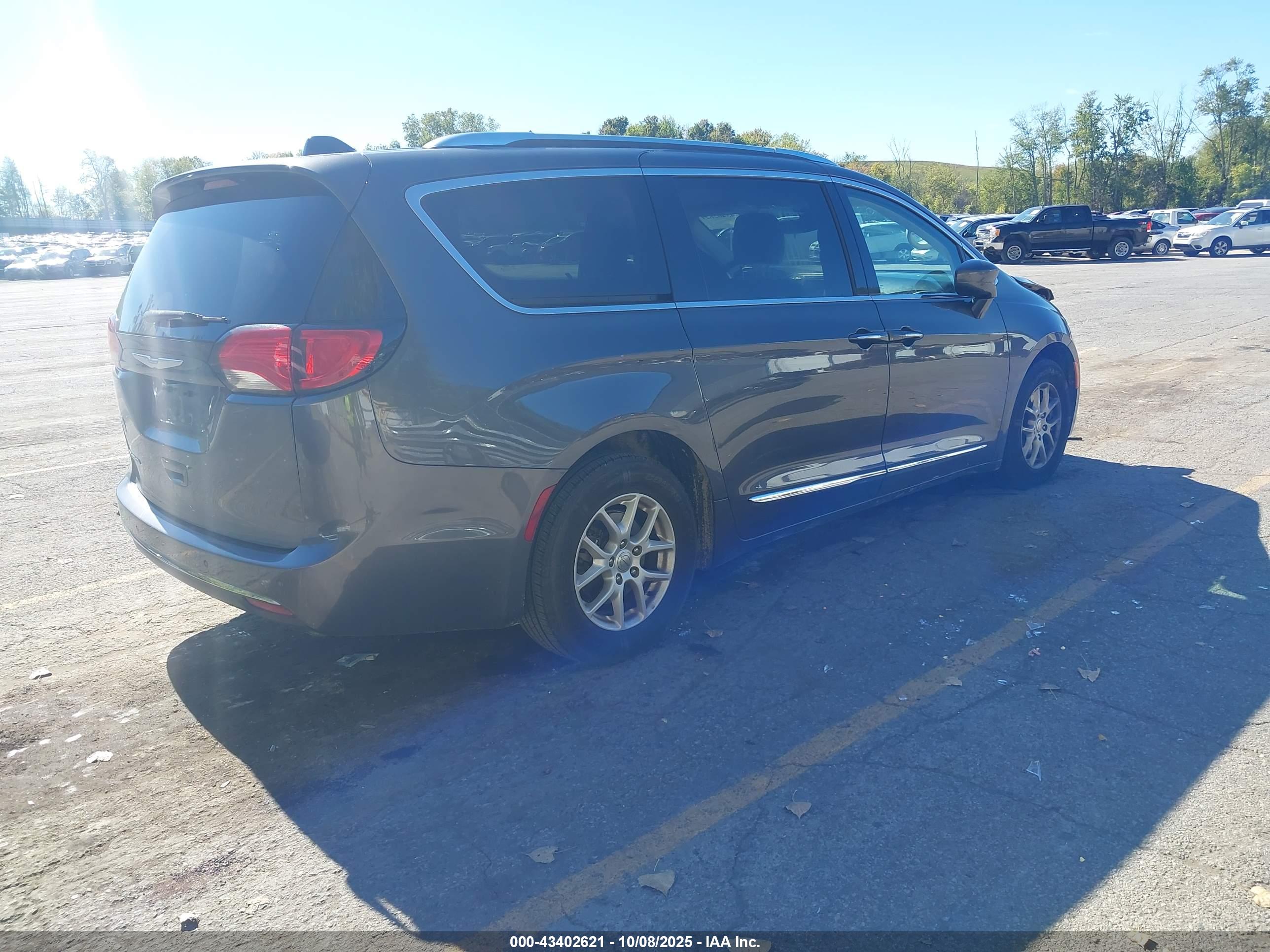 CHRYSLER PACIFICA image 4
