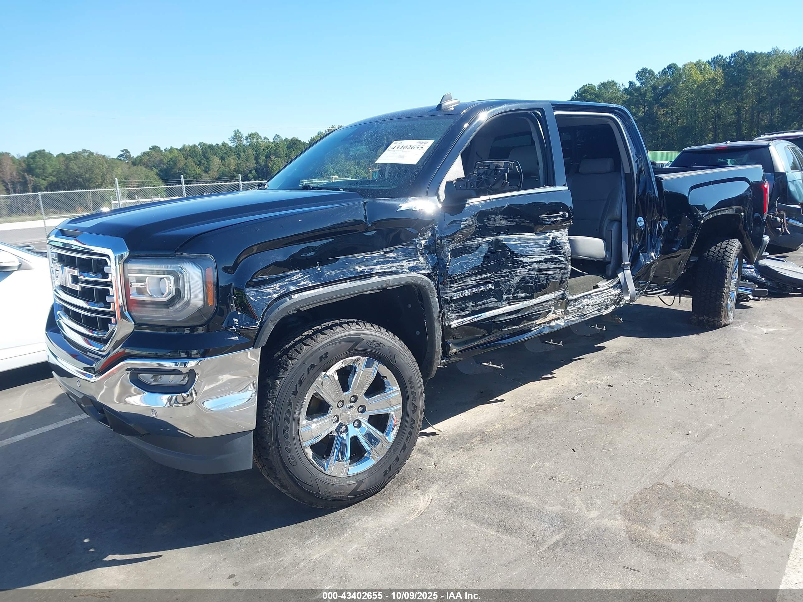 GMC SIERRA image 2