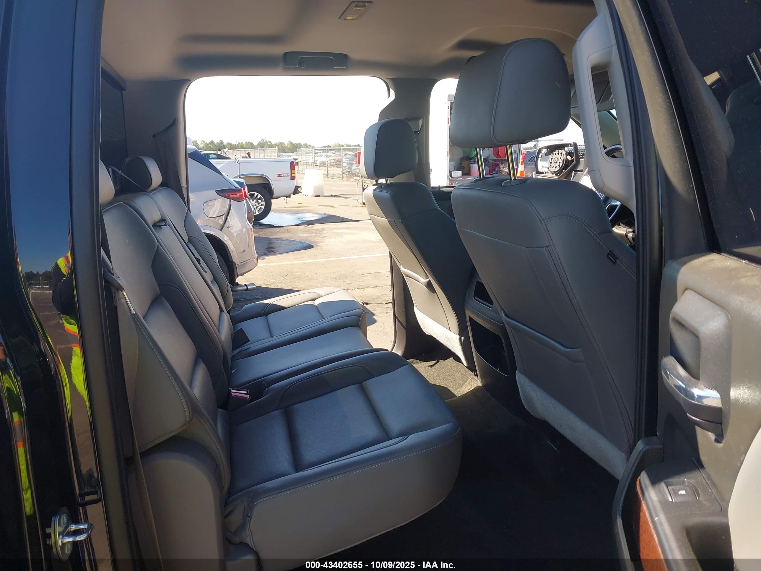 GMC SIERRA image 8