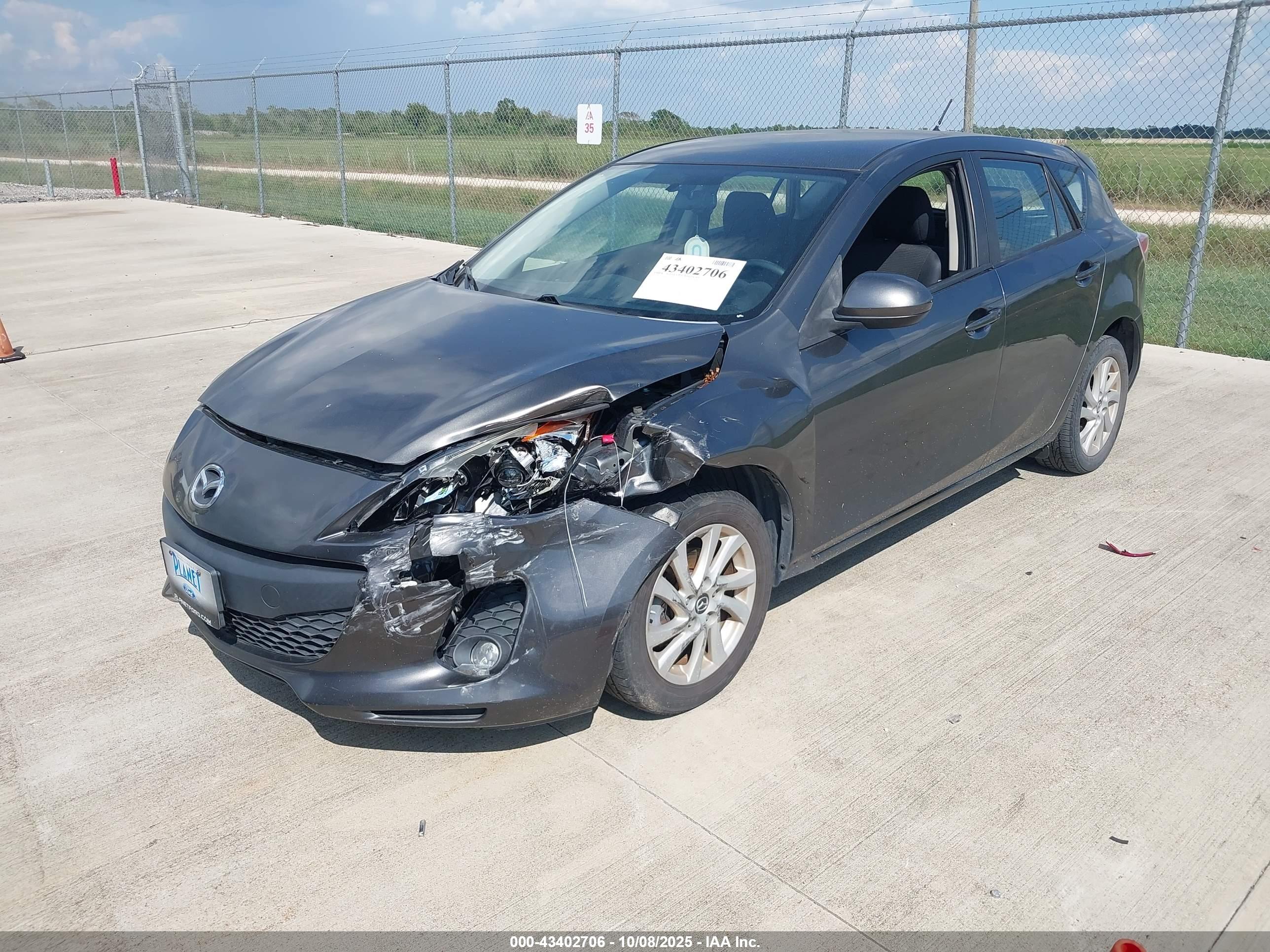 MAZDA MAZDA3 image 2