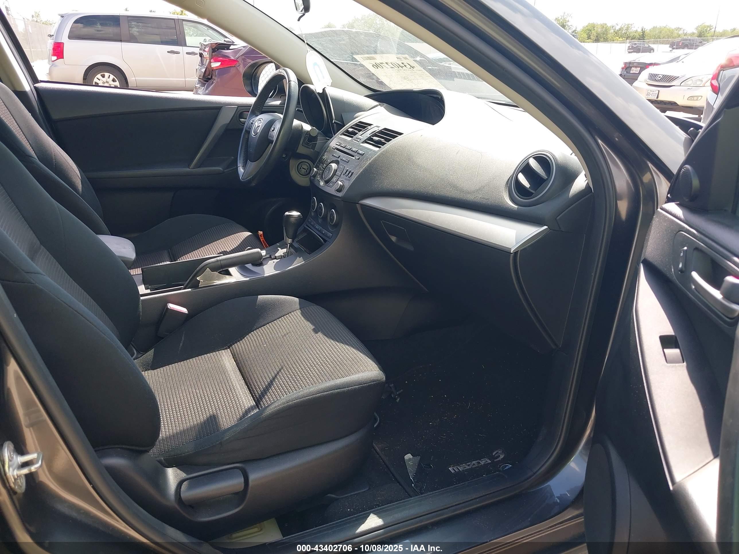 MAZDA MAZDA3 image 5