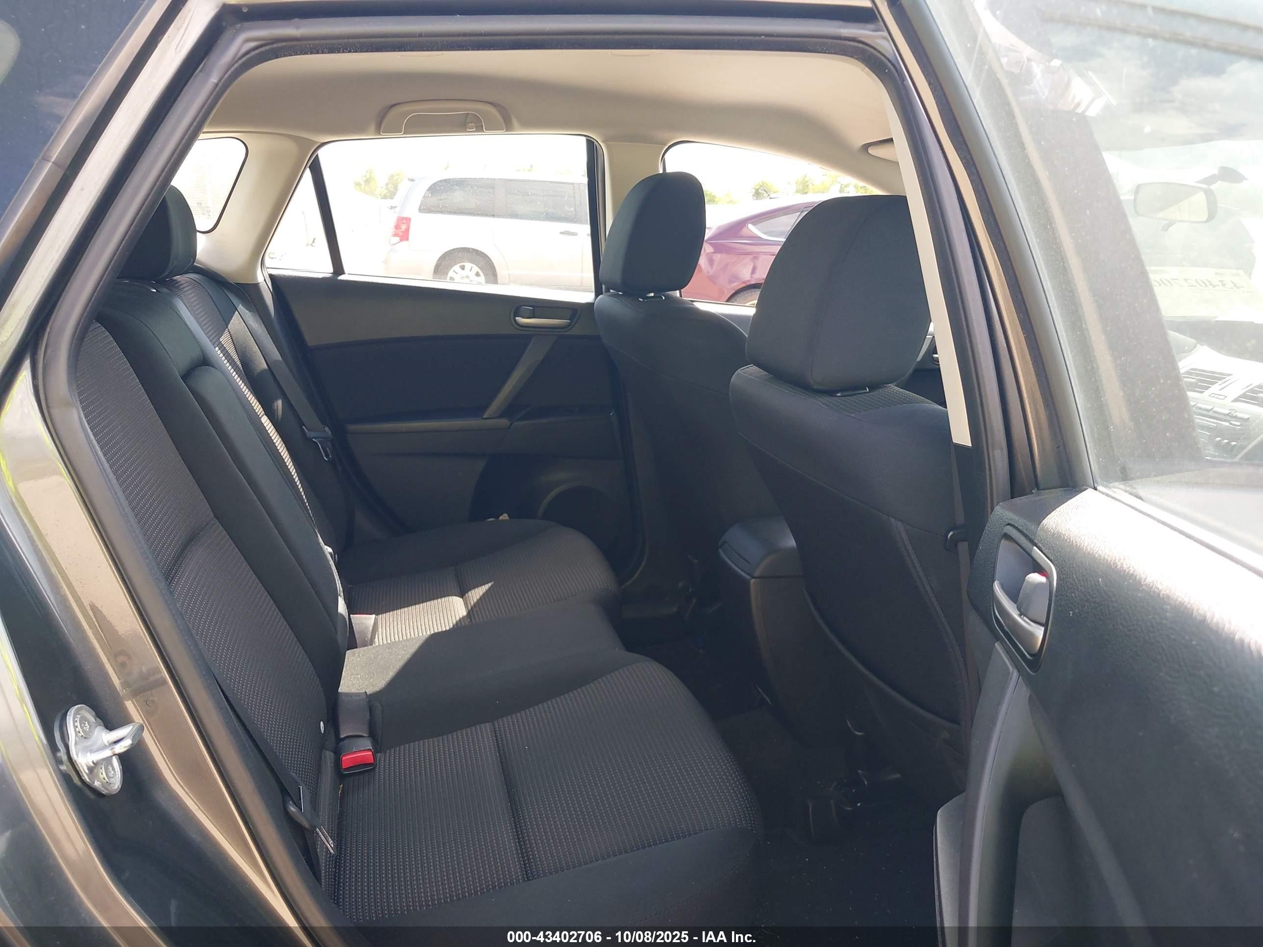 MAZDA MAZDA3 image 8