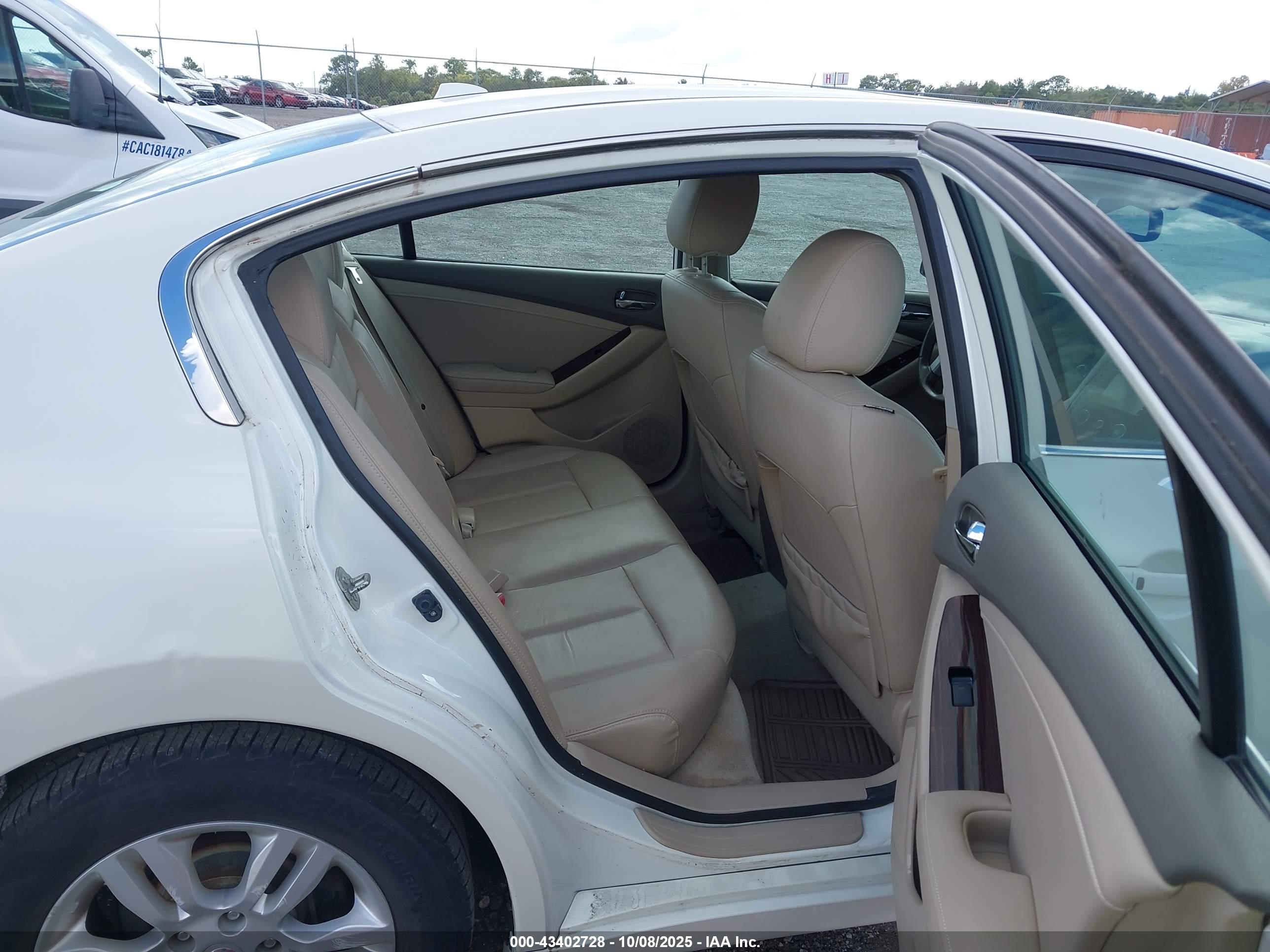 NISSAN ALTIMA image 8