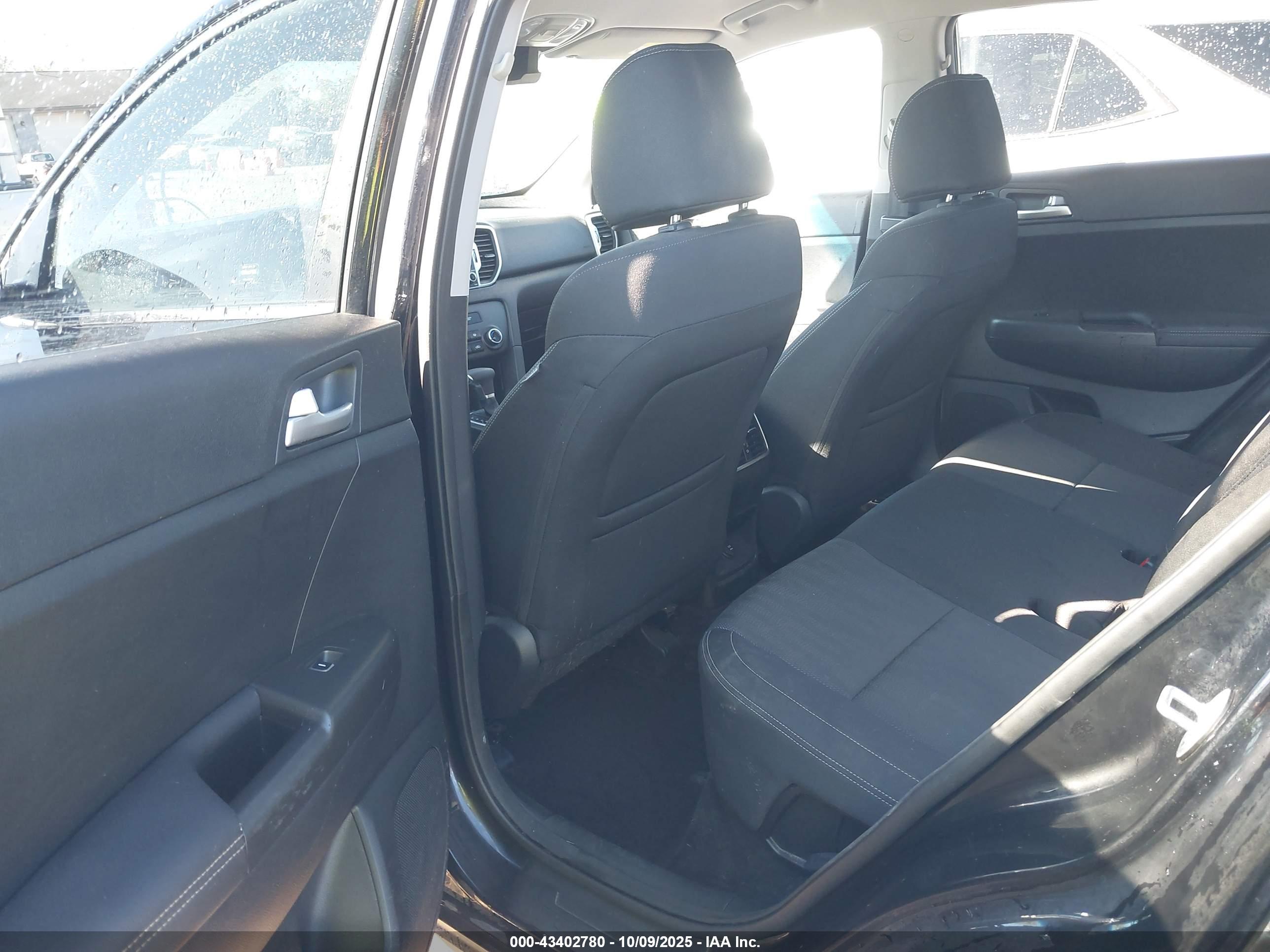 KIA SPORTAGE image 8