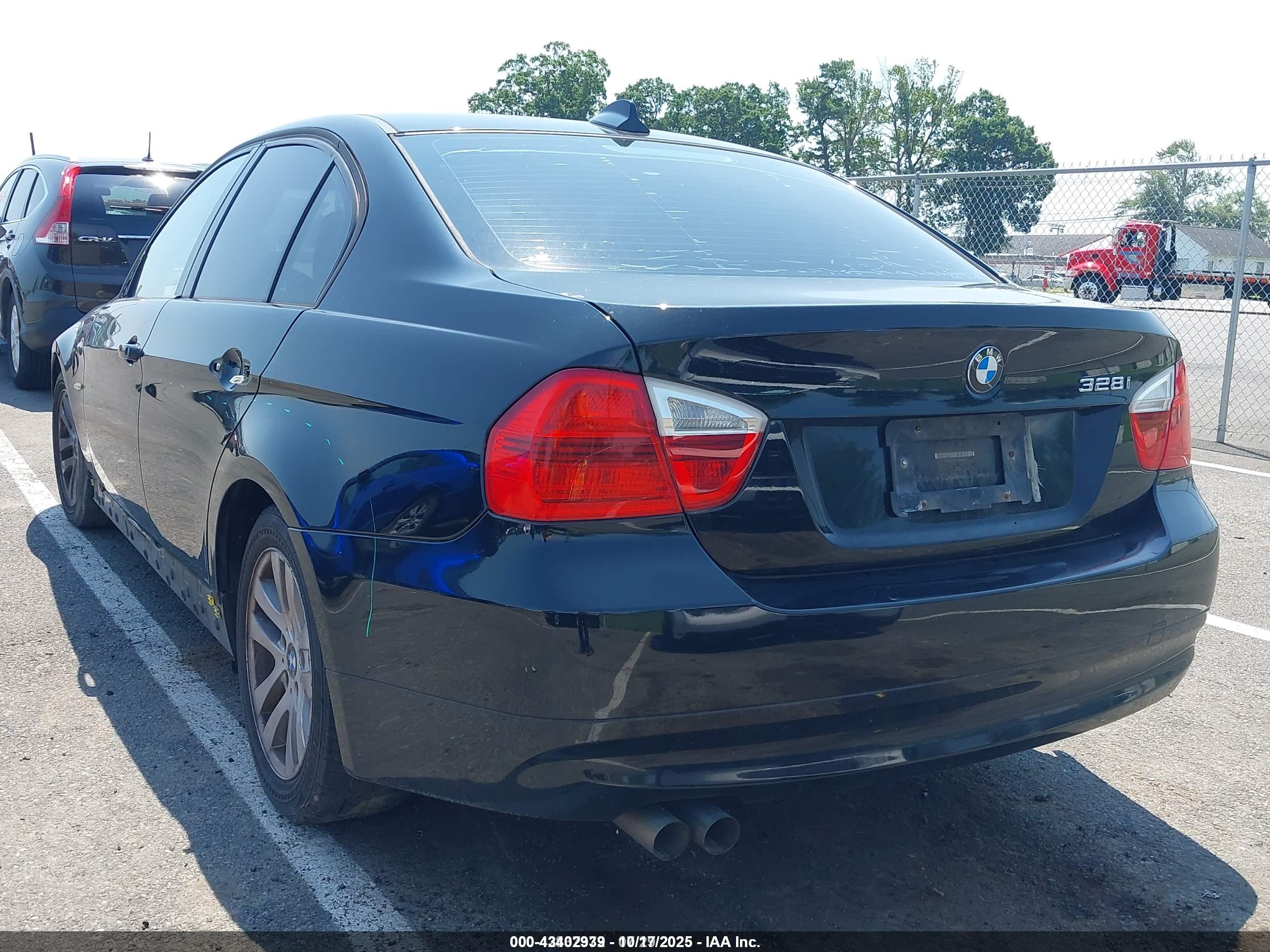 BMW 328I image 3
