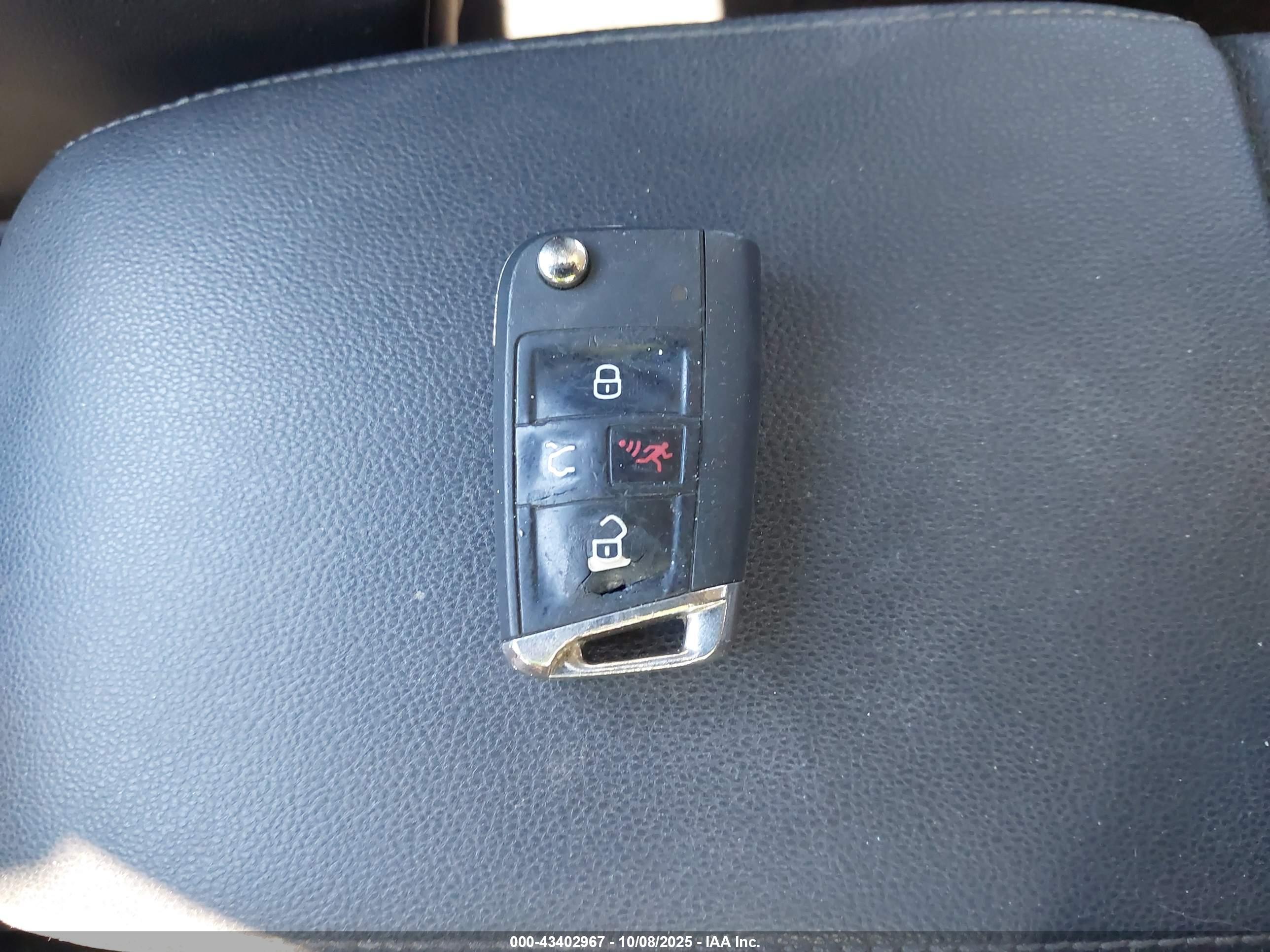 VOLKSWAGEN GOLF image 11