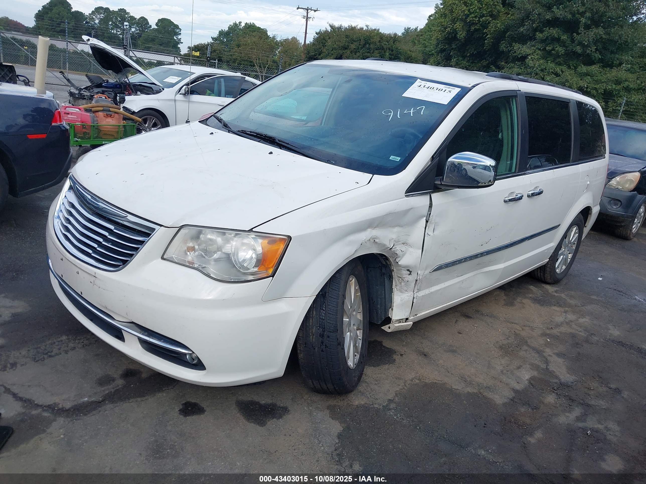 CHRYSLER TOWN image 2