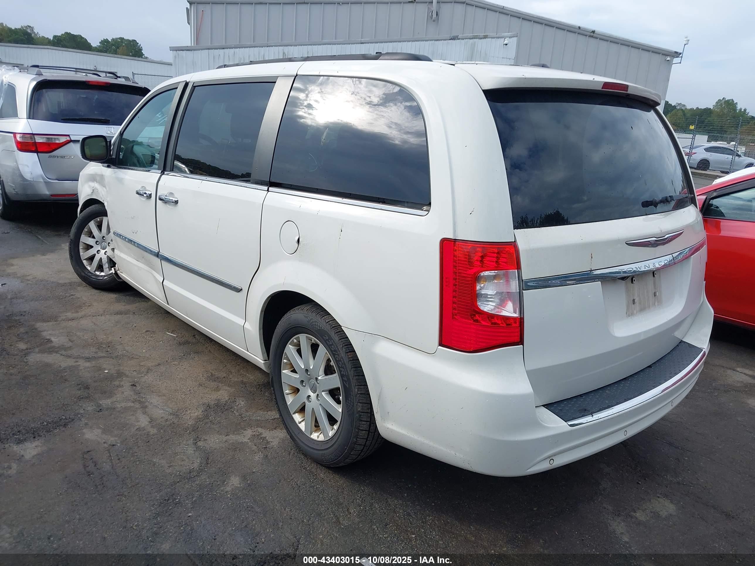 CHRYSLER TOWN image 3