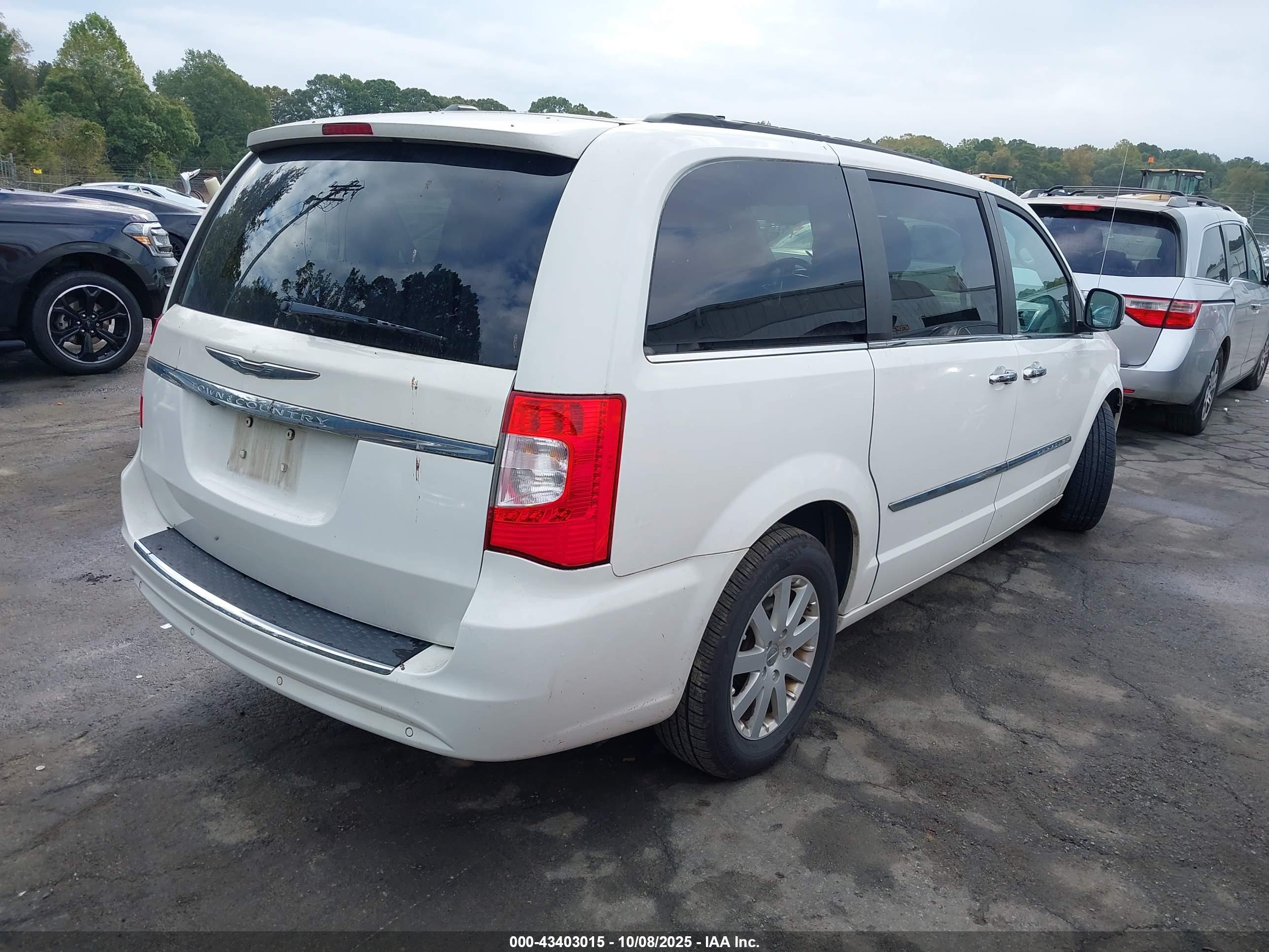 CHRYSLER TOWN image 4