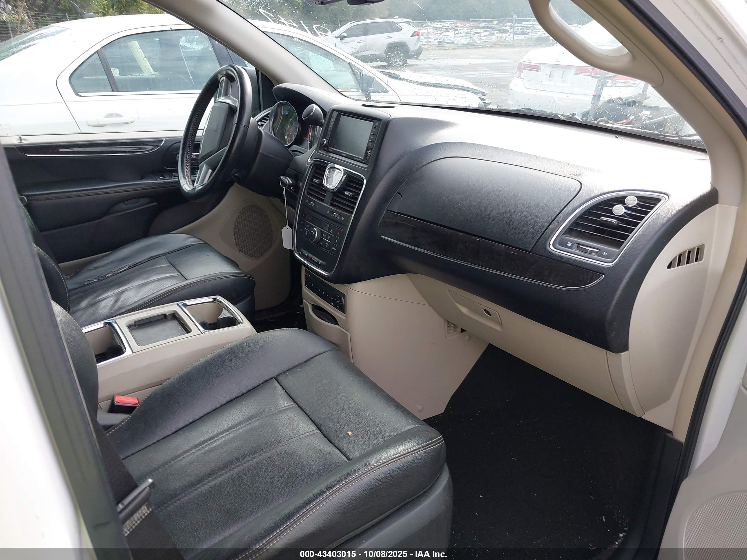 CHRYSLER TOWN image 5