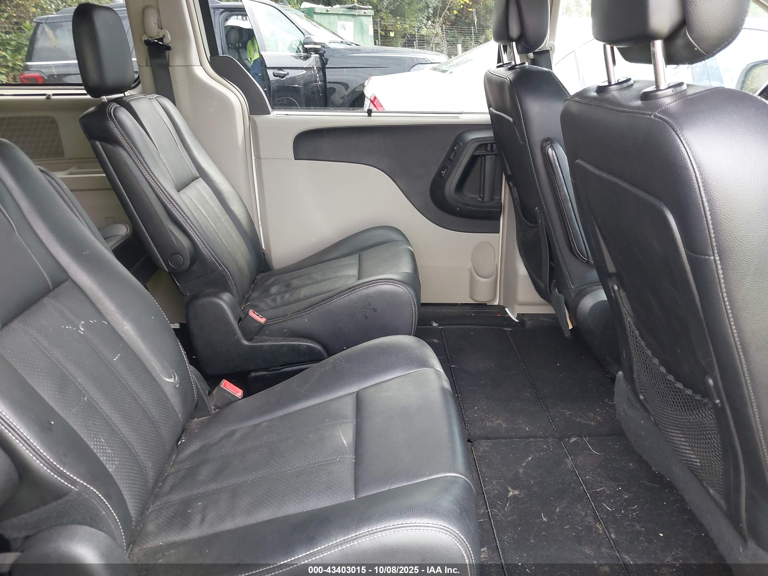 CHRYSLER TOWN image 8