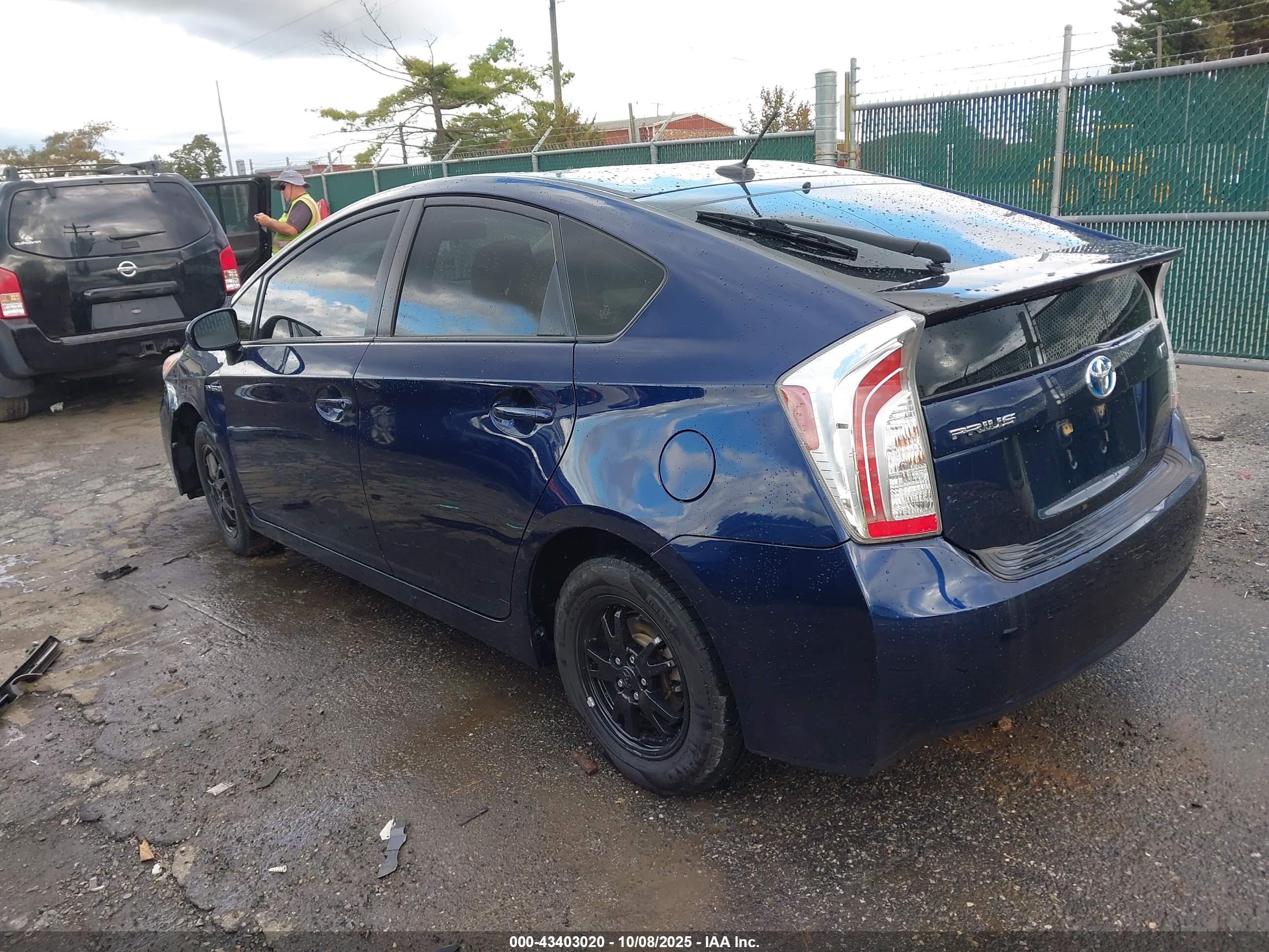TOYOTA PRIUS image 3