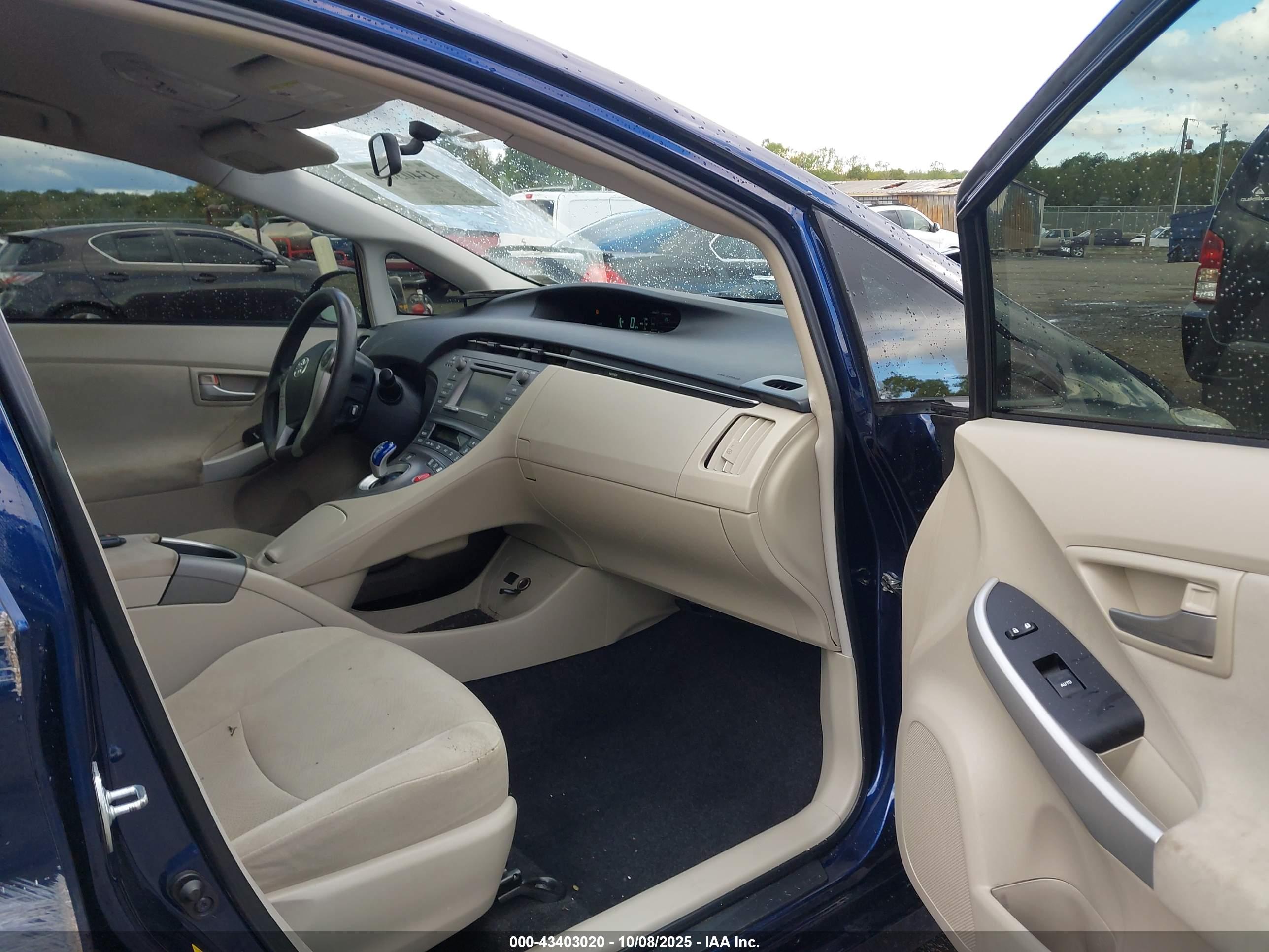 TOYOTA PRIUS image 5